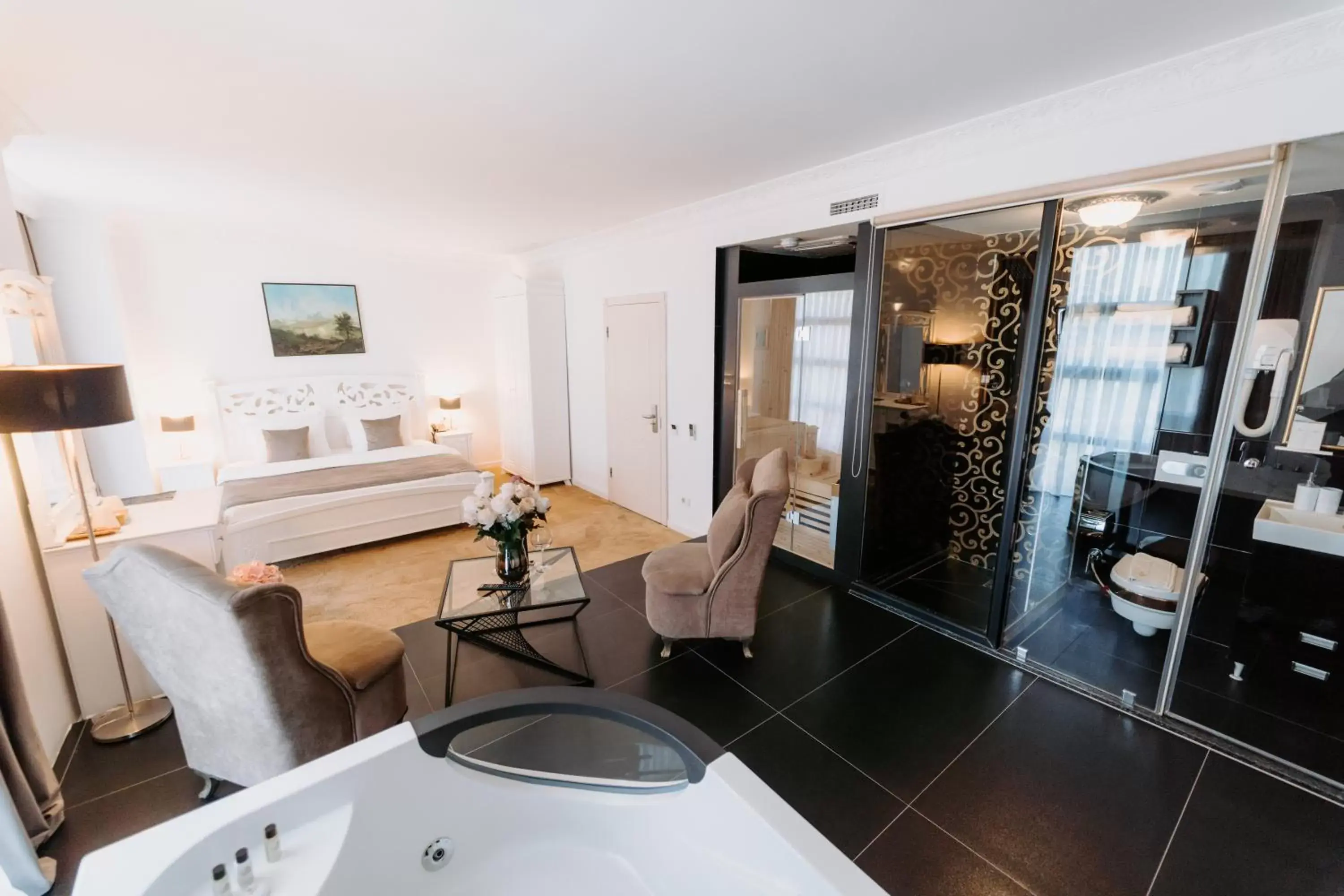 Suite in Golden Hotel Suite in Golden Hotel