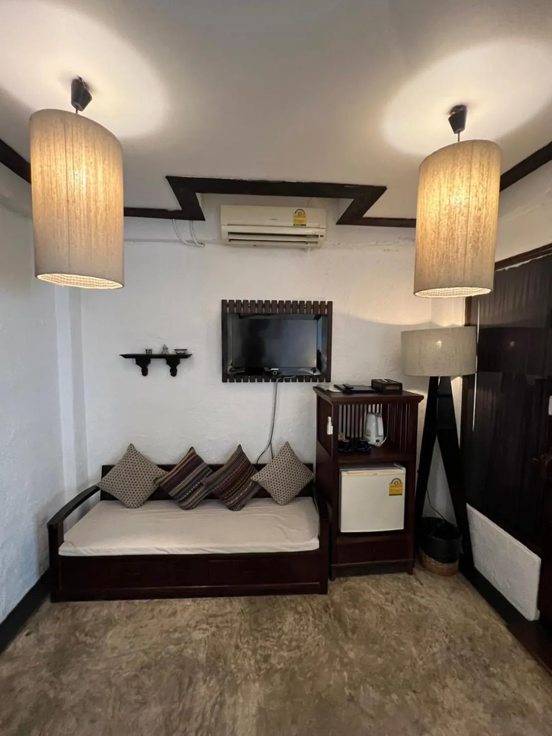 Property building, Bed in Banthai Village