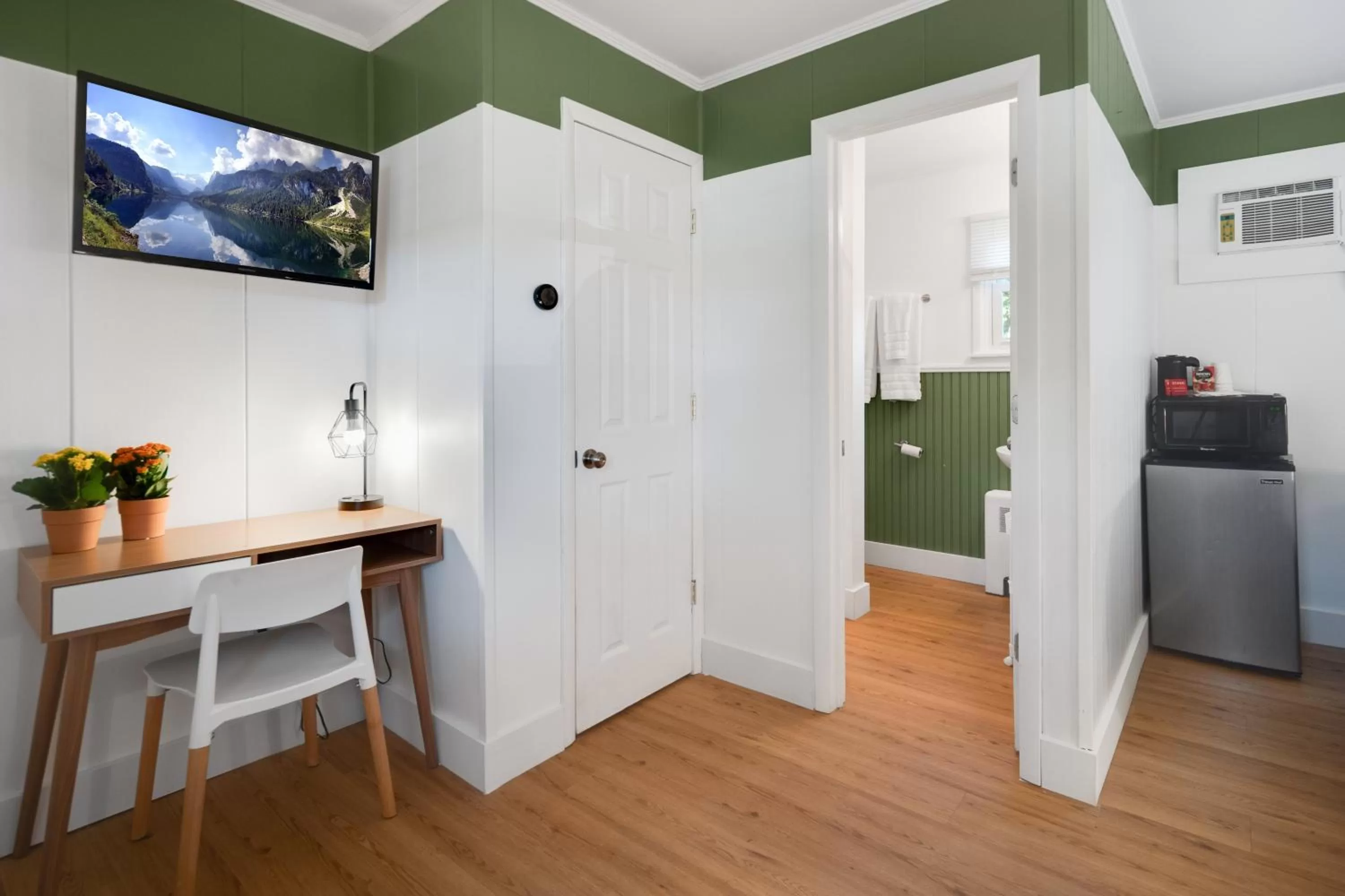 TV and multimedia in Birches Motel