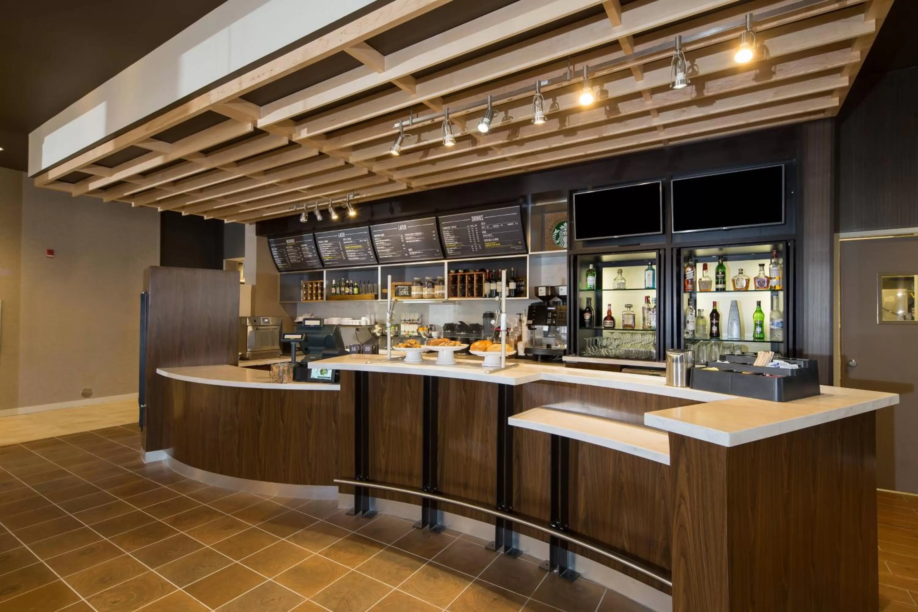 Restaurant/Places to Eat in Courtyard Bay City