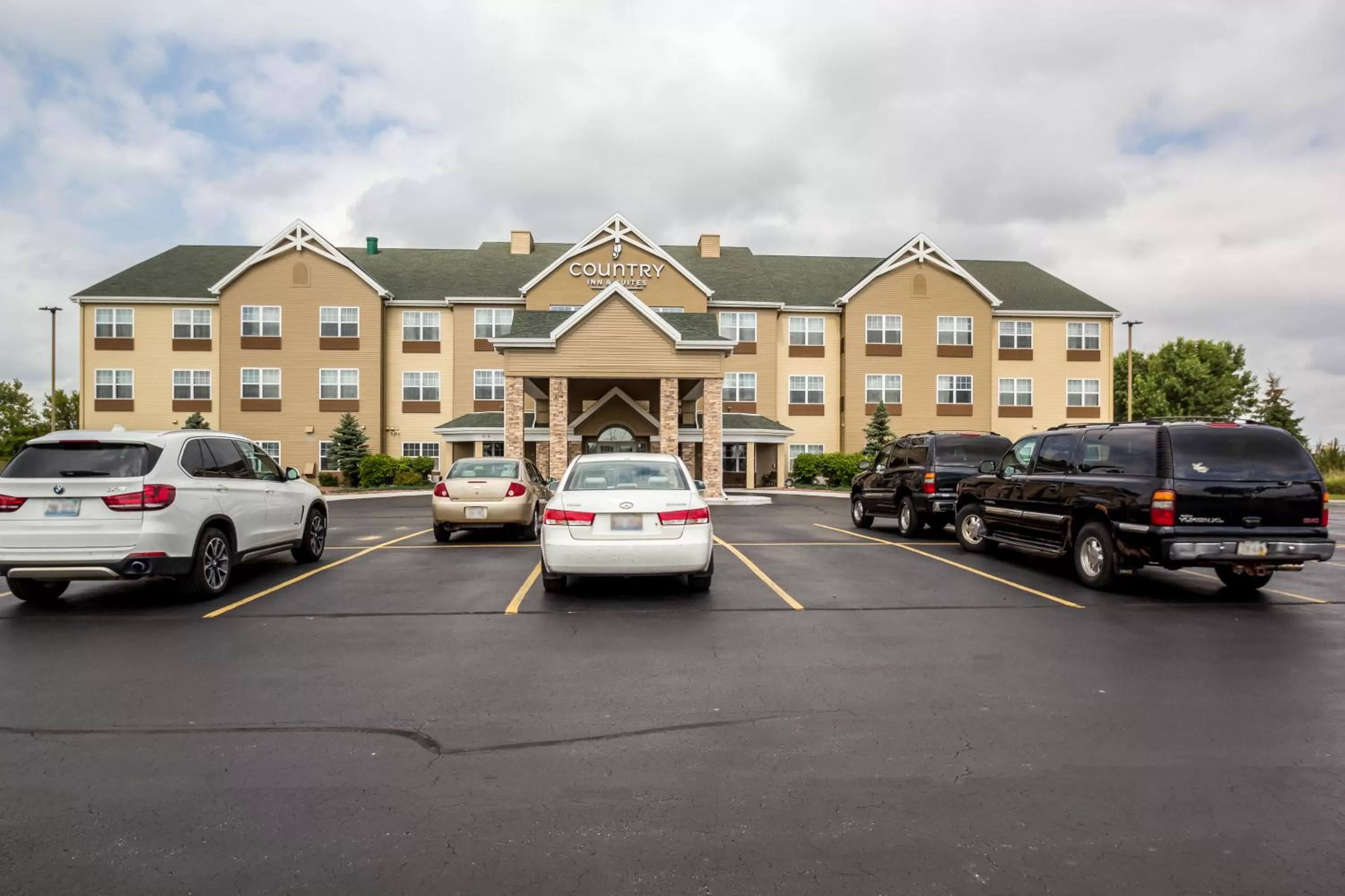 Facade/entrance in Country Inn & Suites by Radisson, Fond du Lac, WI