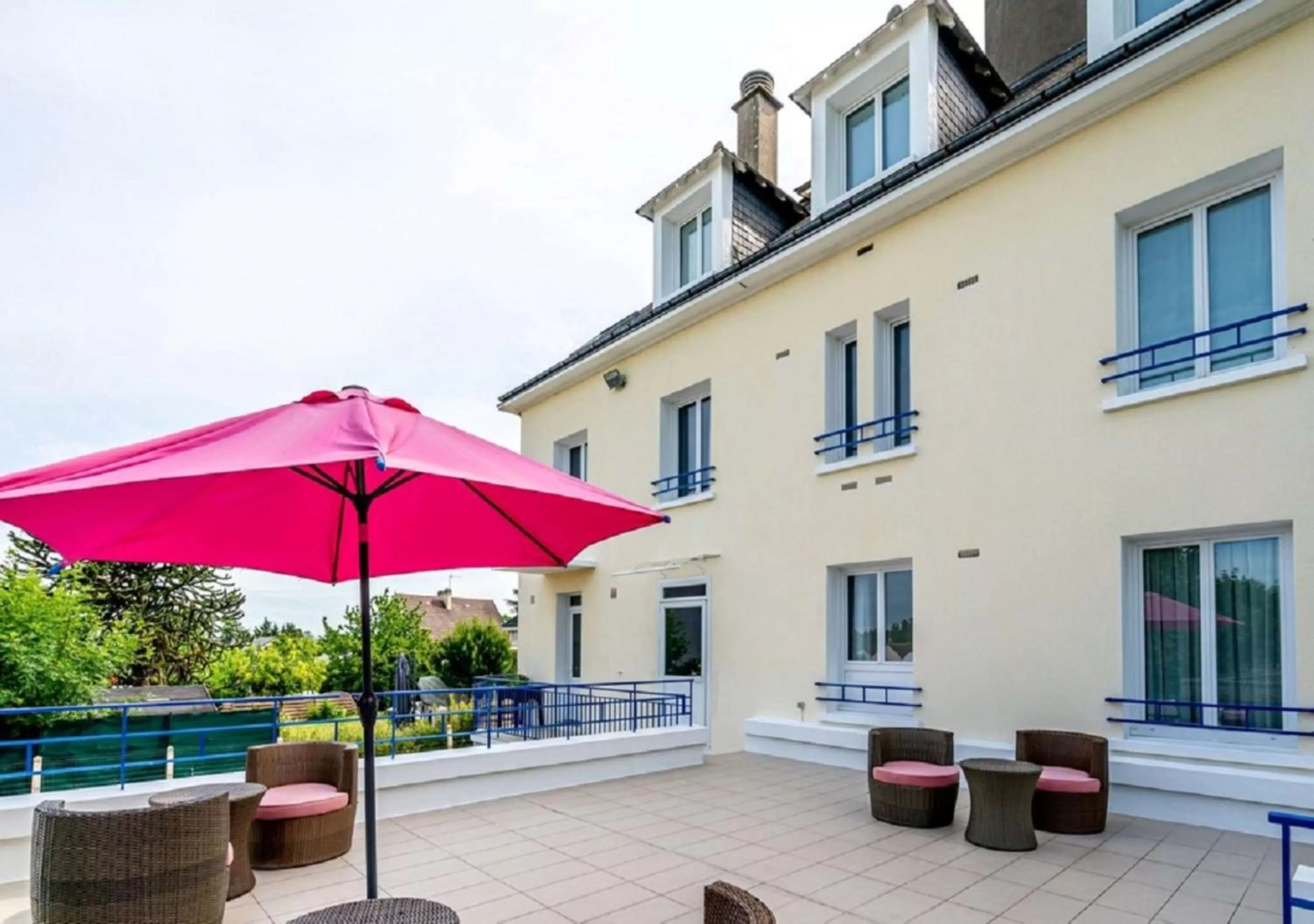 Property building in Best Western Le Vinci Loire Valley