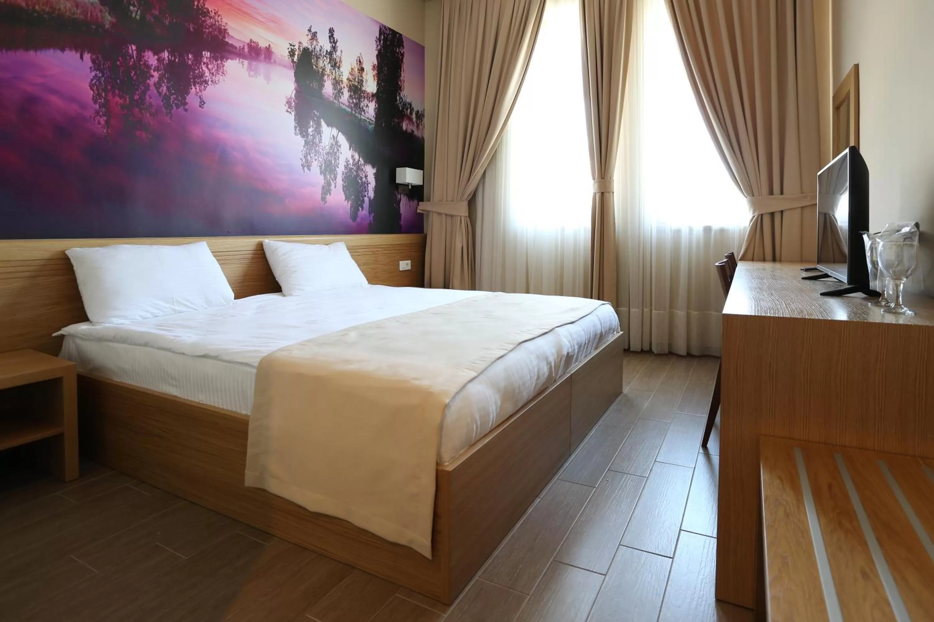 TV and multimedia, Bed in Hotel Lirak