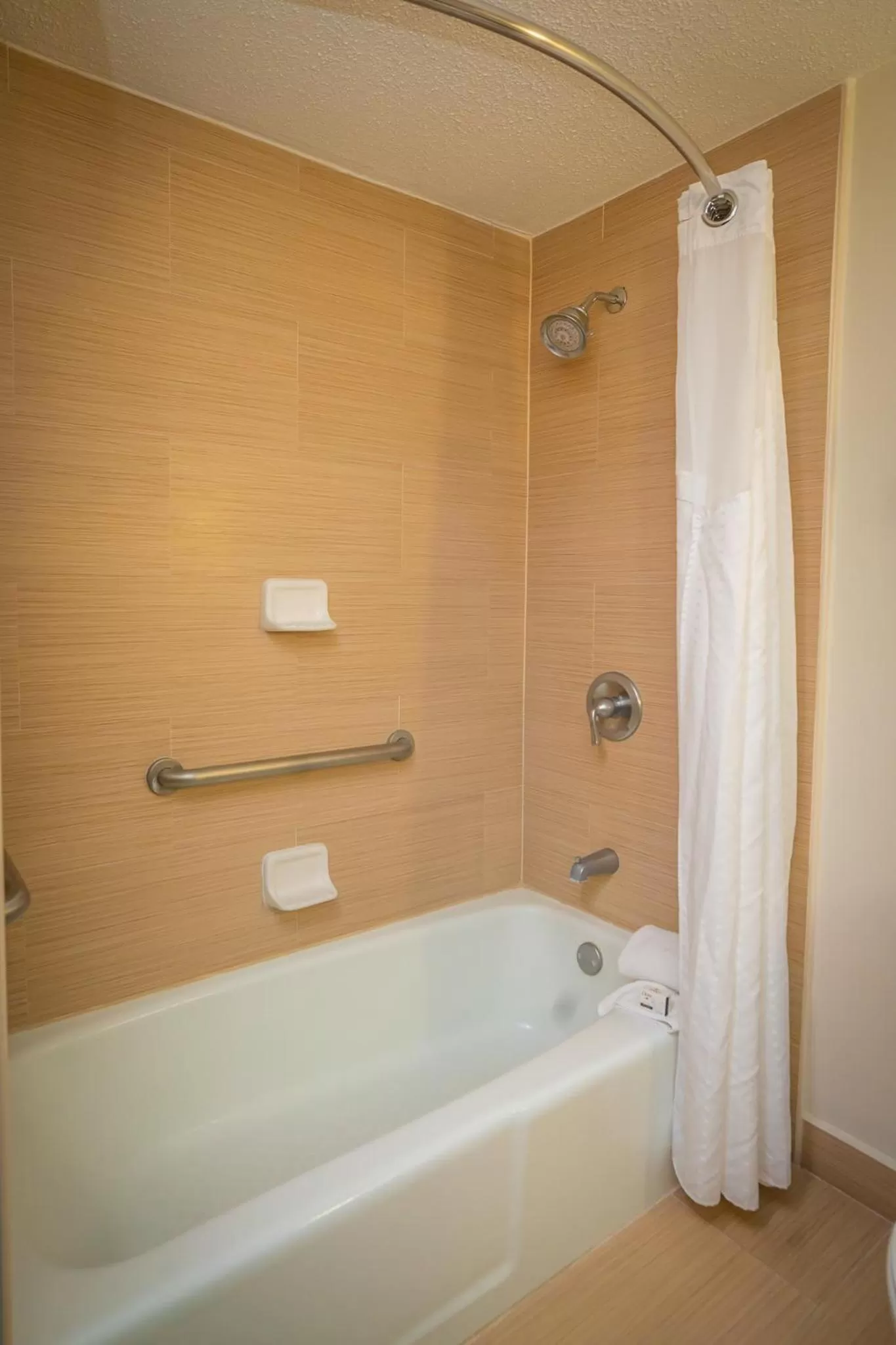Bath in Holiday Inn Mayaguez & Tropical Casino by IHG
