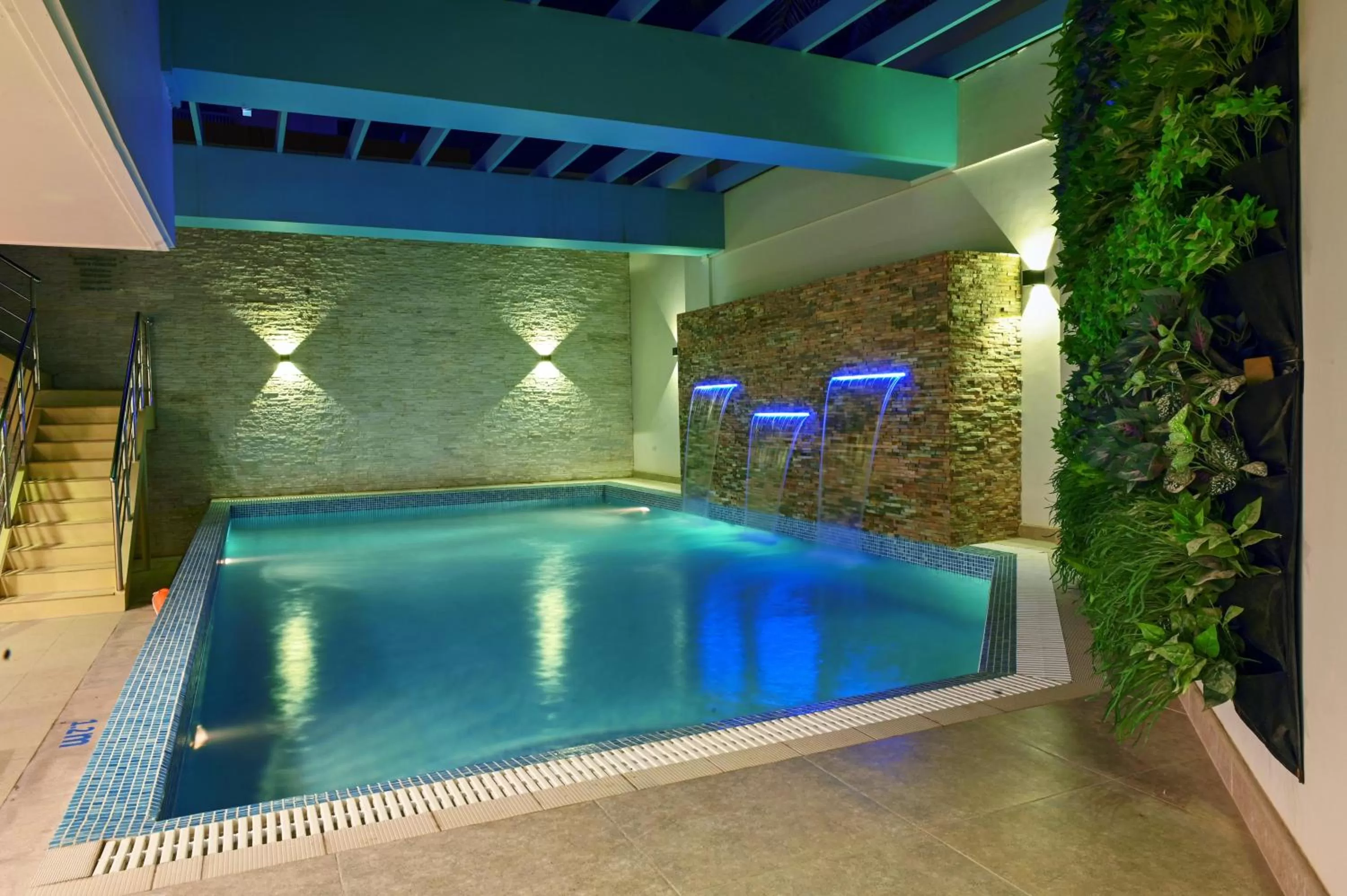 Swimming pool in Meshal Hotel