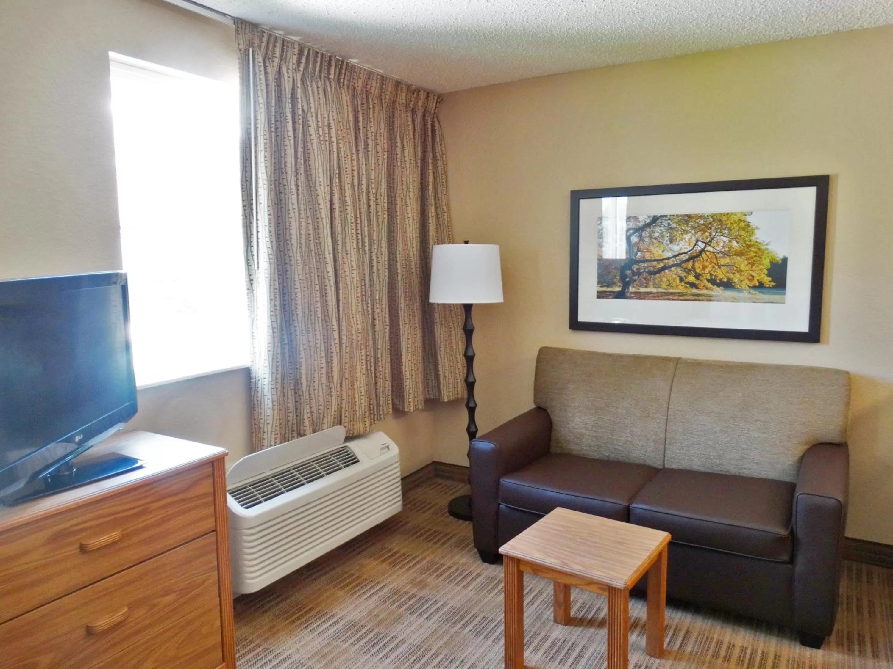 Living room in Extended Stay America Suites - Indianapolis - West 86th St