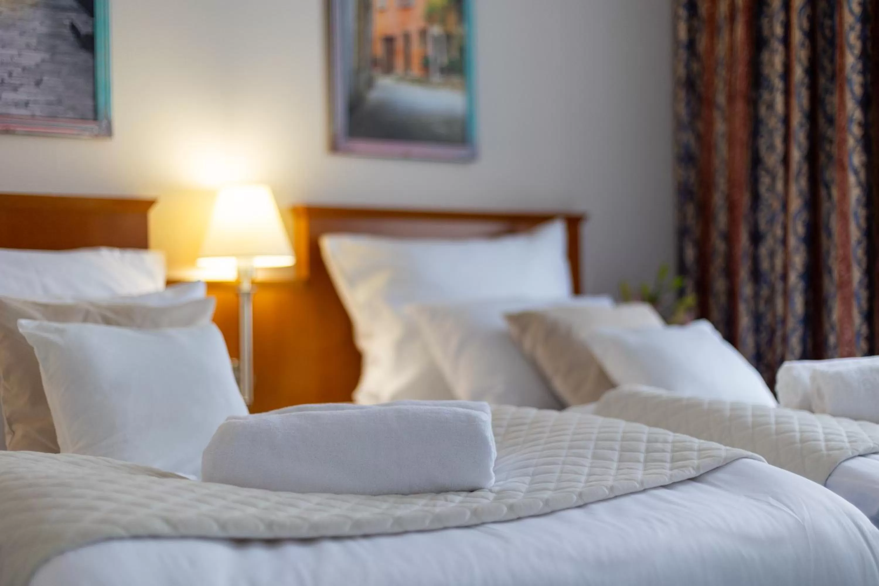 Bed in Hotel Sofia by The Railway Station Wroclaw