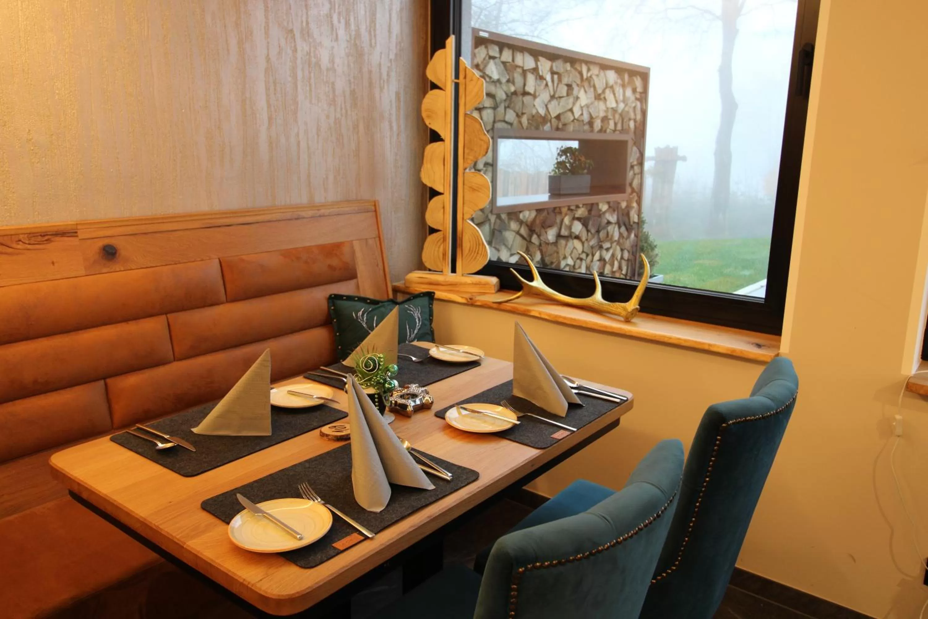 Restaurant/places to eat in DER Hirsch Hotel