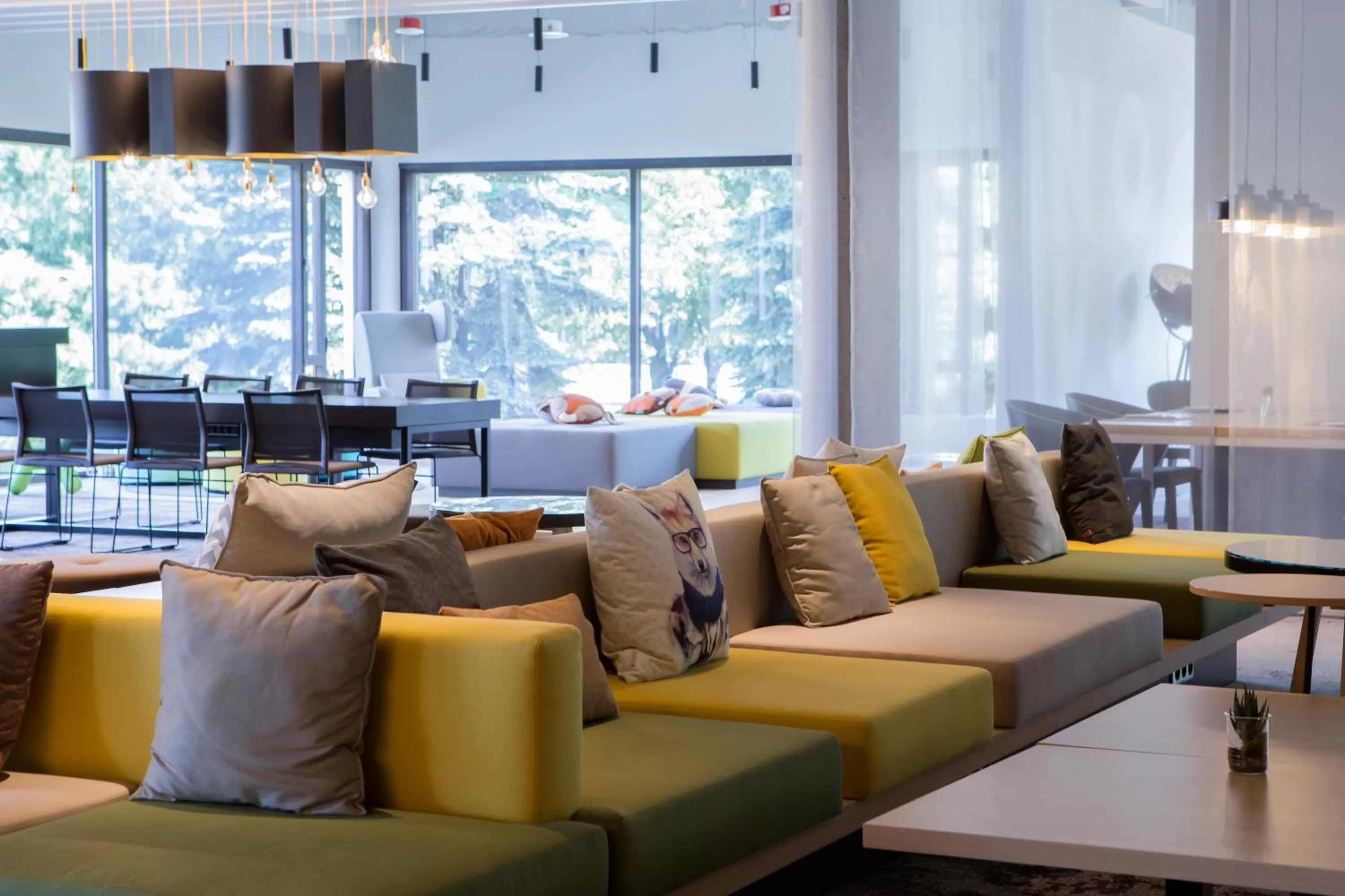 Communal lounge/ TV room in Novotel Wrocław Centrum