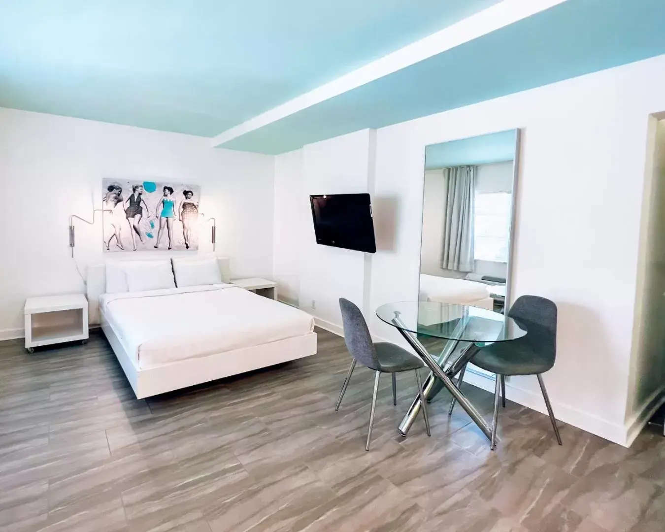 Deluxe Queen Studio - Accessible in Aqua Hotel Deluxe Queen Studio - Accessible in Aqua Hotel