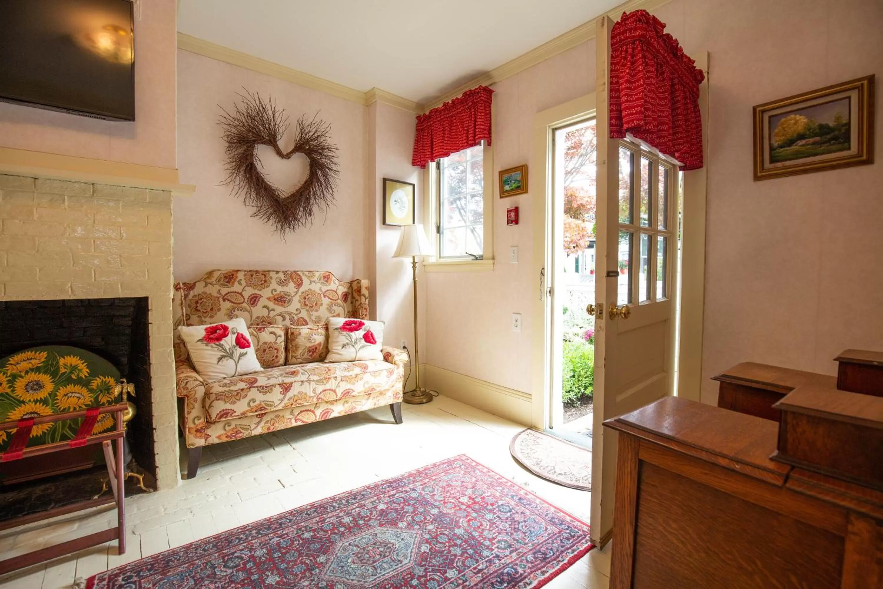Bedroom, Seating Area in Clark Currier Inn