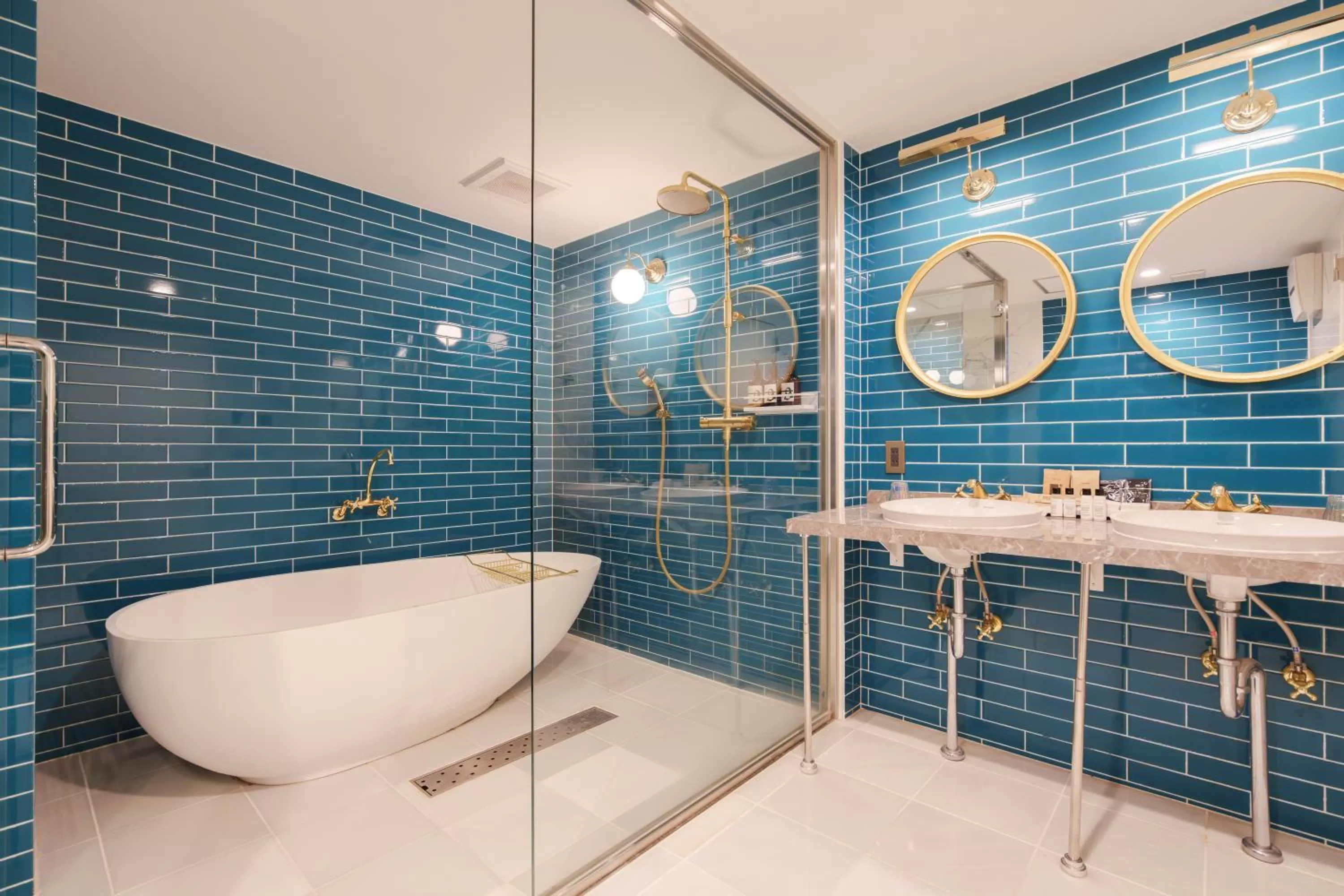 Bath in THE ROOT2 HOTEL