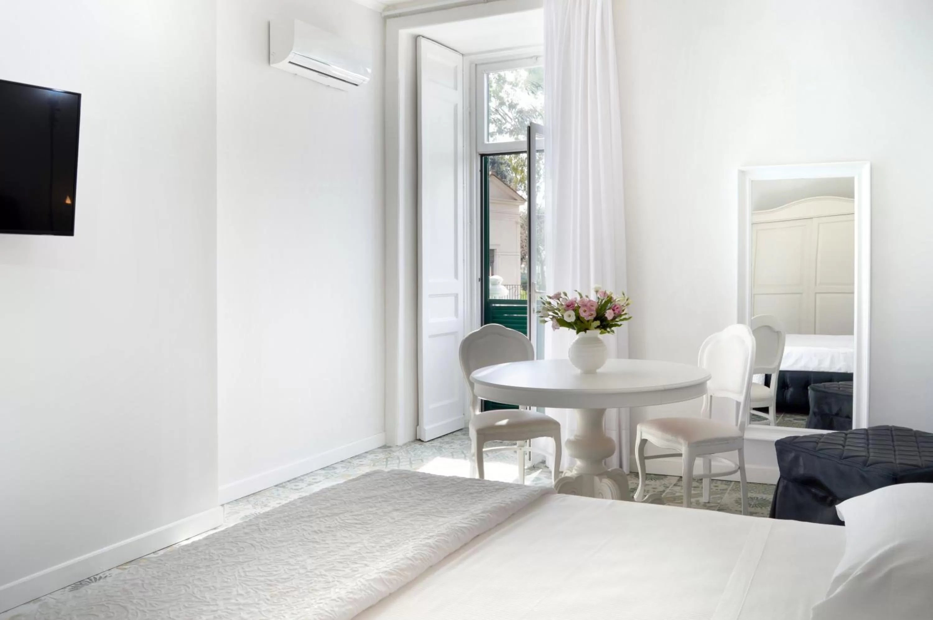 Photo of the whole room, Bed in Barbarella Home