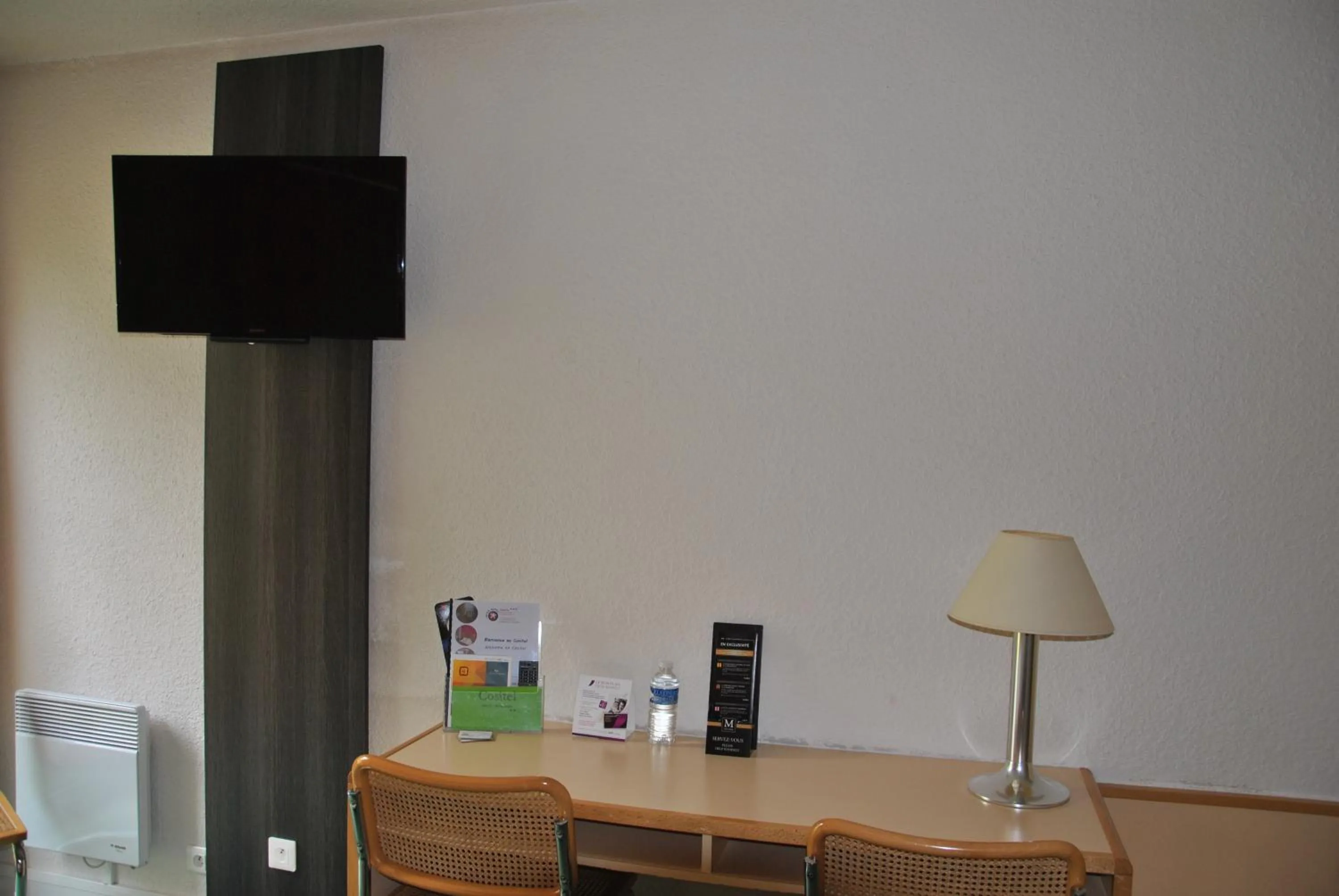 TV and multimedia in Hôtel Cositel, CIT'HOTEL Coutances