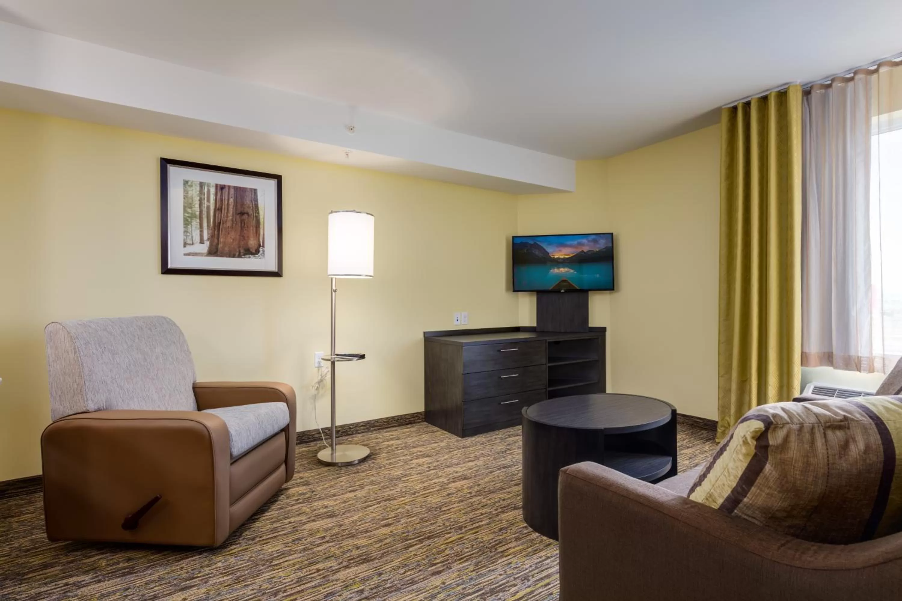 TV and multimedia in Park Inn by Radisson, Calgary Airport North, AB