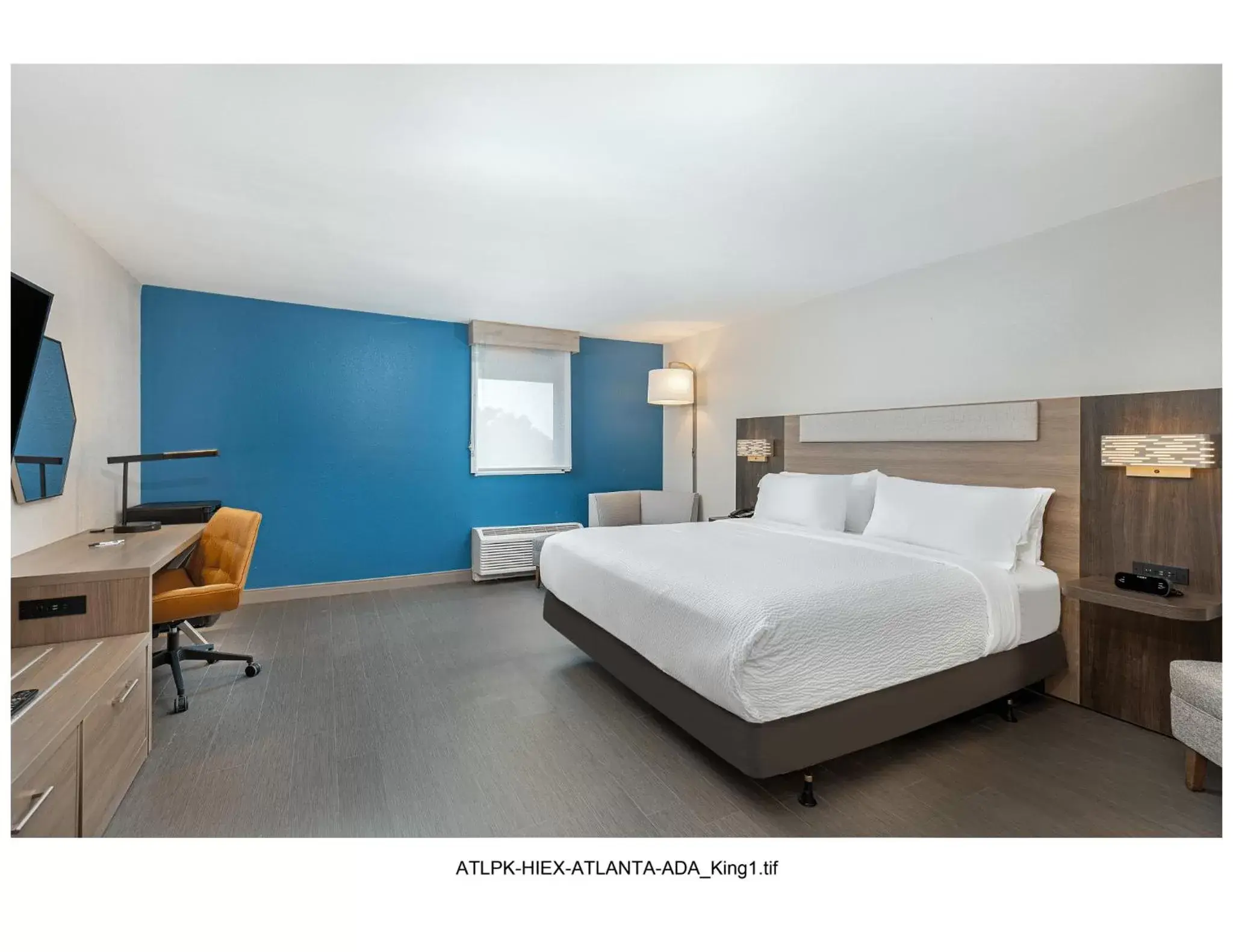 Standard King Room with Communications and Mobility Accessible Tub in Holiday Inn & Suites Atlanta Airport North, an IHG Hotel Standard King Room with Communications and Mobility Accessible Tub in Holiday Inn & Suites Atlanta Airport North, an IHG Hotel