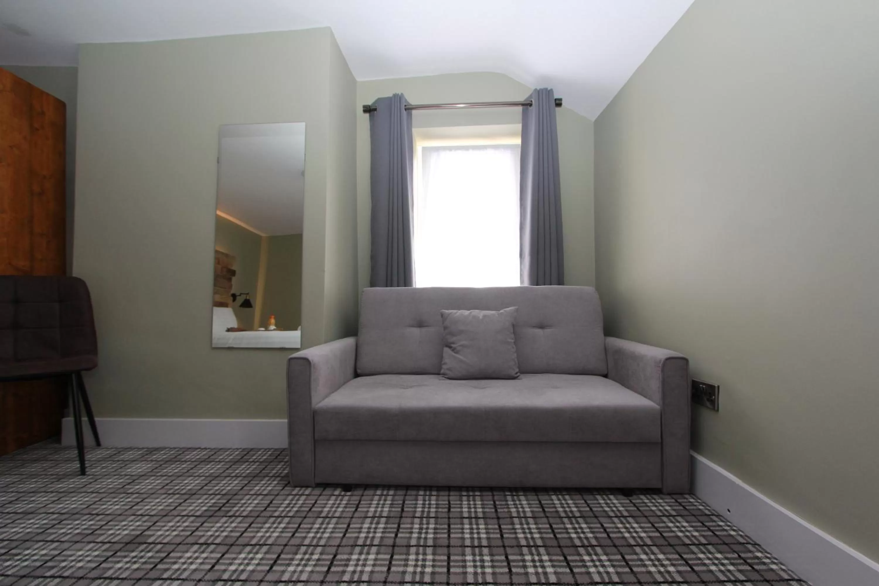 Seating area in Tyr Winch