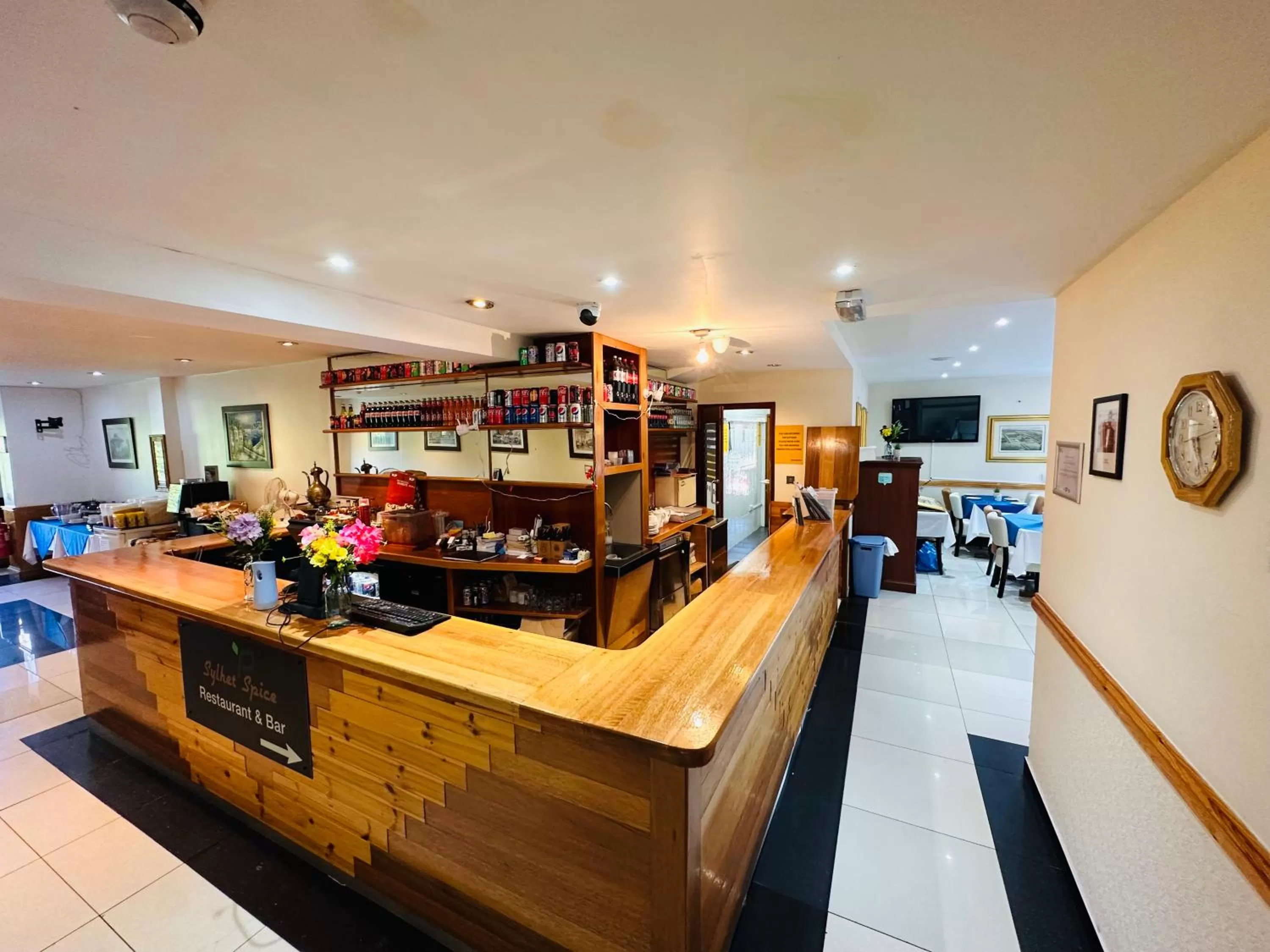 Restaurant/places to eat in Acorn Lodge Hotel Gatwick & Parking