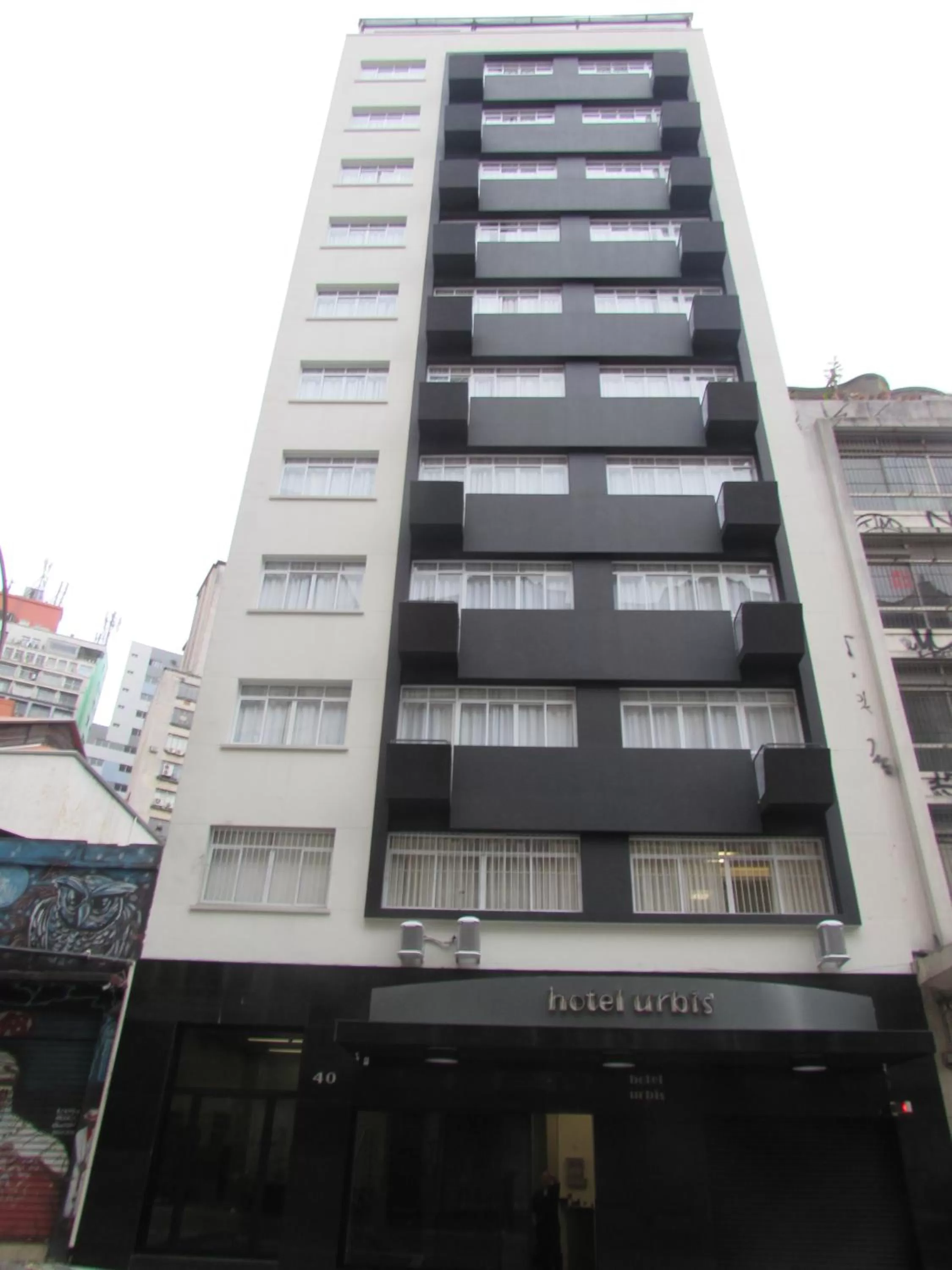 Property building in Hotel Urbis a 10 minutos Rua 25 de Março, Brás,Bom Retiro,a 2 minutos do Mirante Sampa Sky