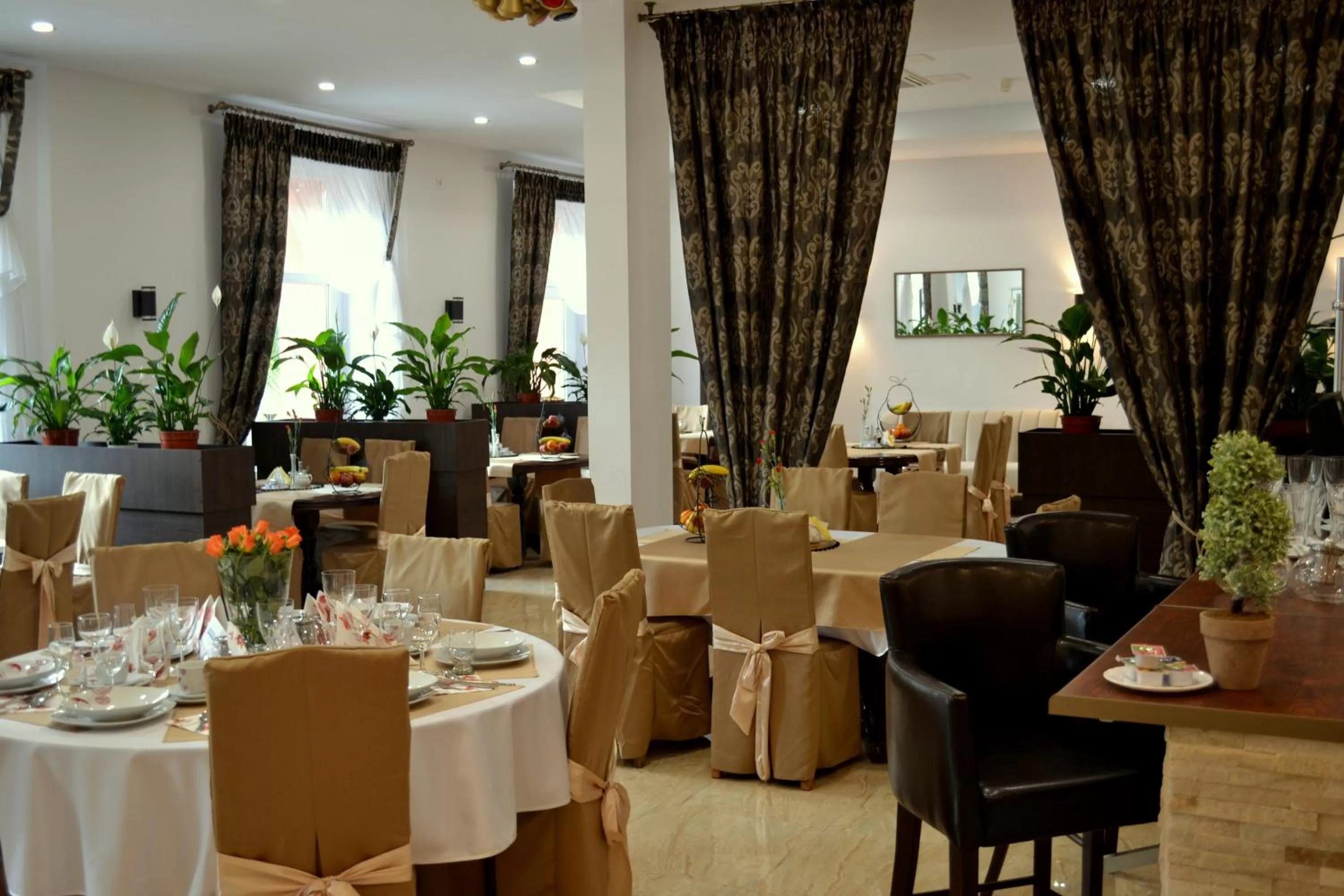 Restaurant/places to eat, Banquet Facilities in Hotel Piast