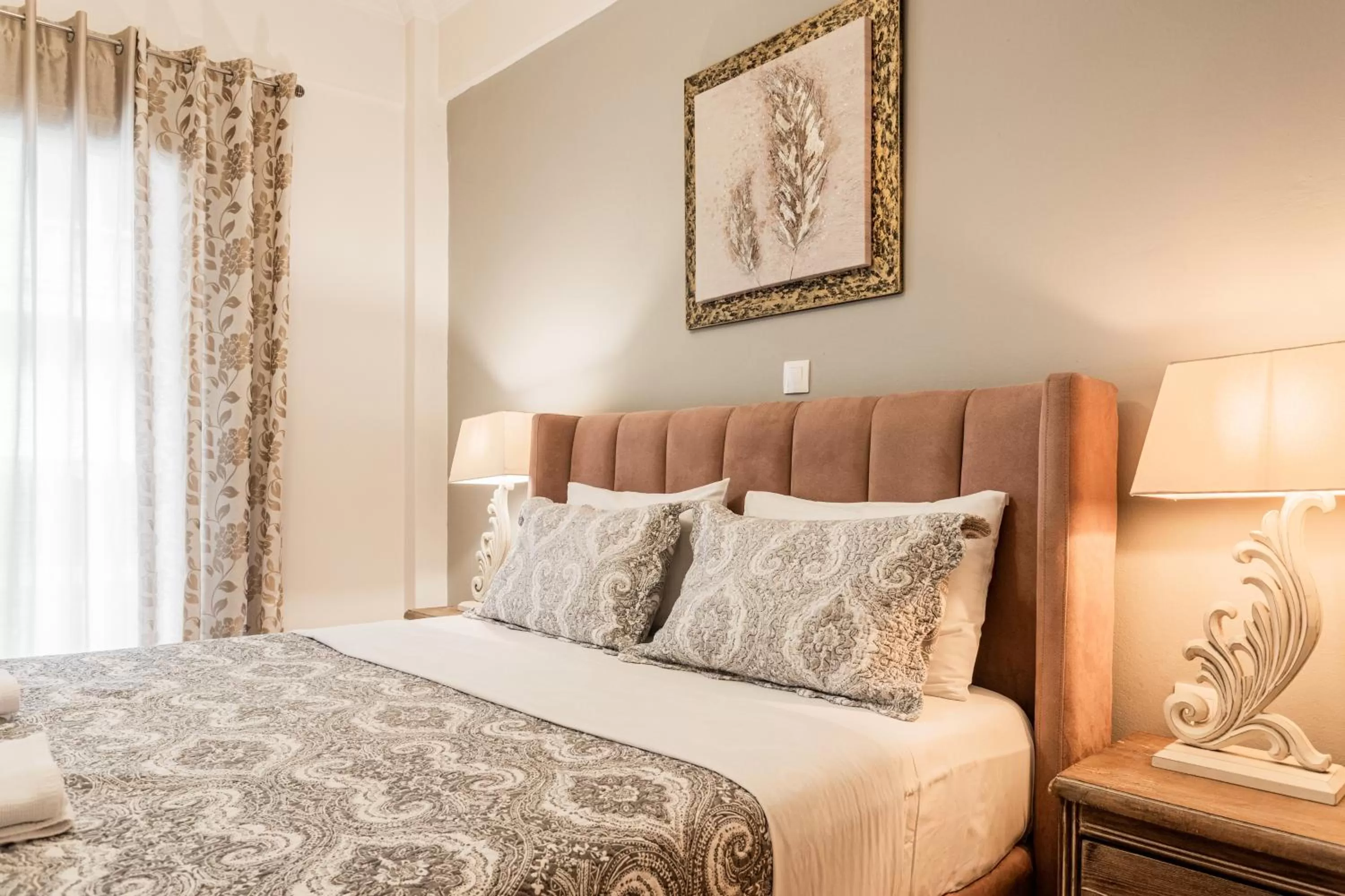 Bed in Nicholas Point Apartments and Rooms