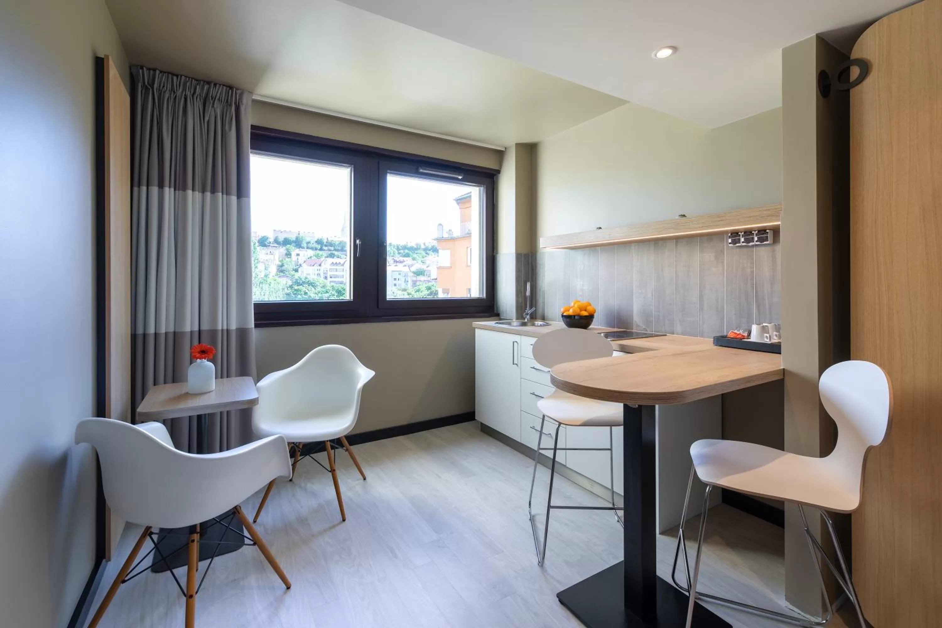 Kitchen or kitchenette in ibis Budapest Castle Hill