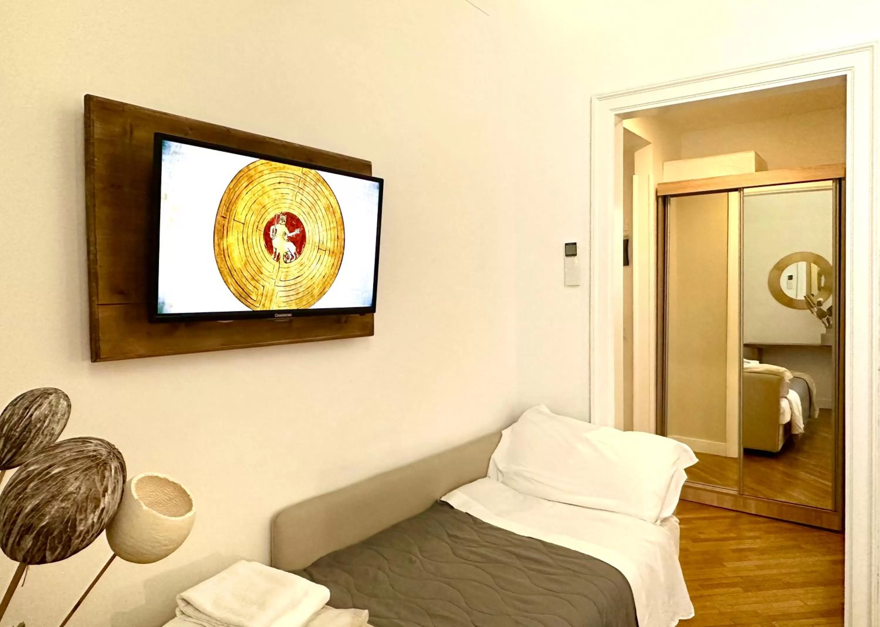 hair dresser, Bed in Spagna Ave