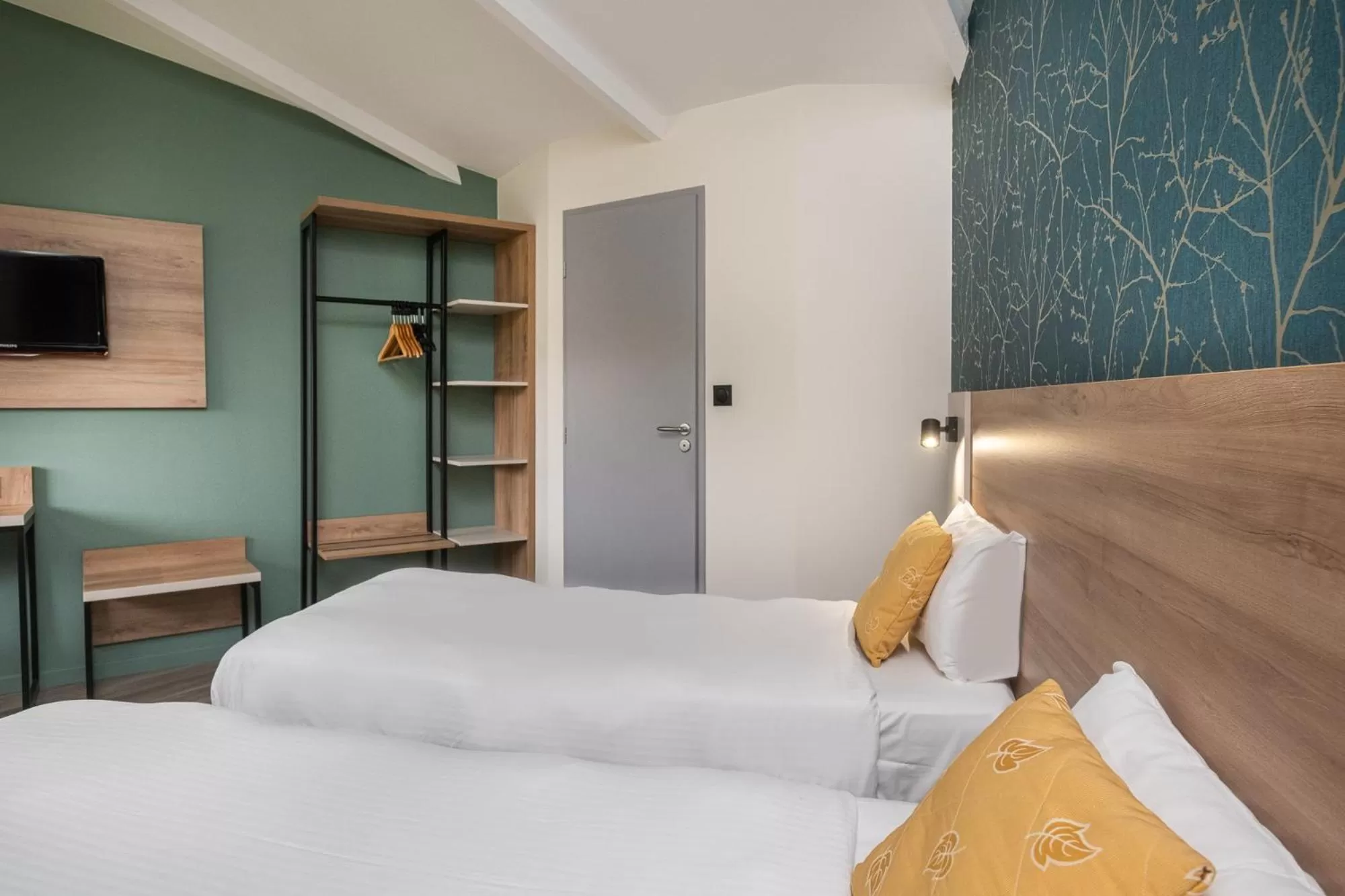 Bed in Charme Hôtel, Montbéliard Sud