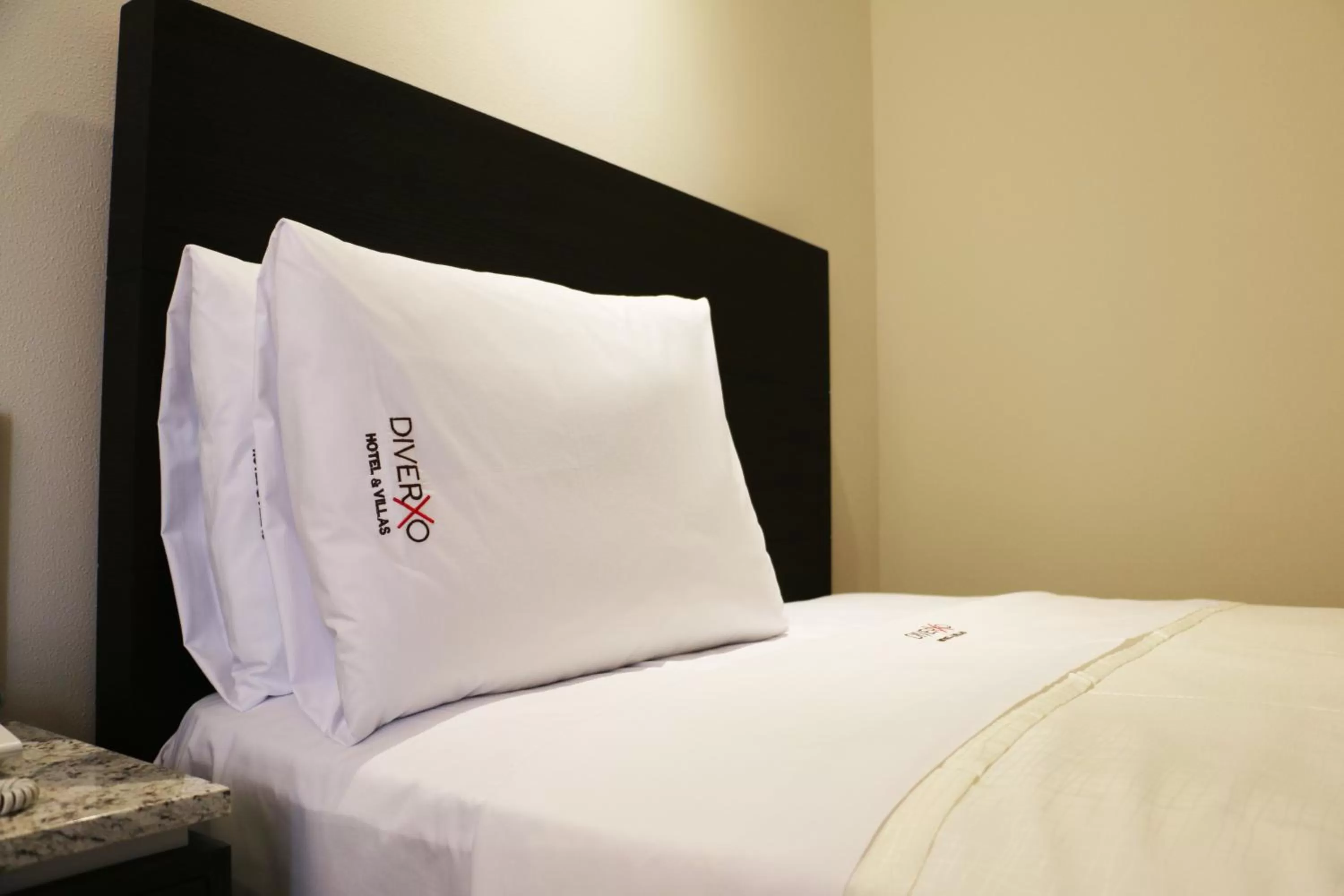 Photo of the whole room, Bed in Diverxo Hotel & Villas