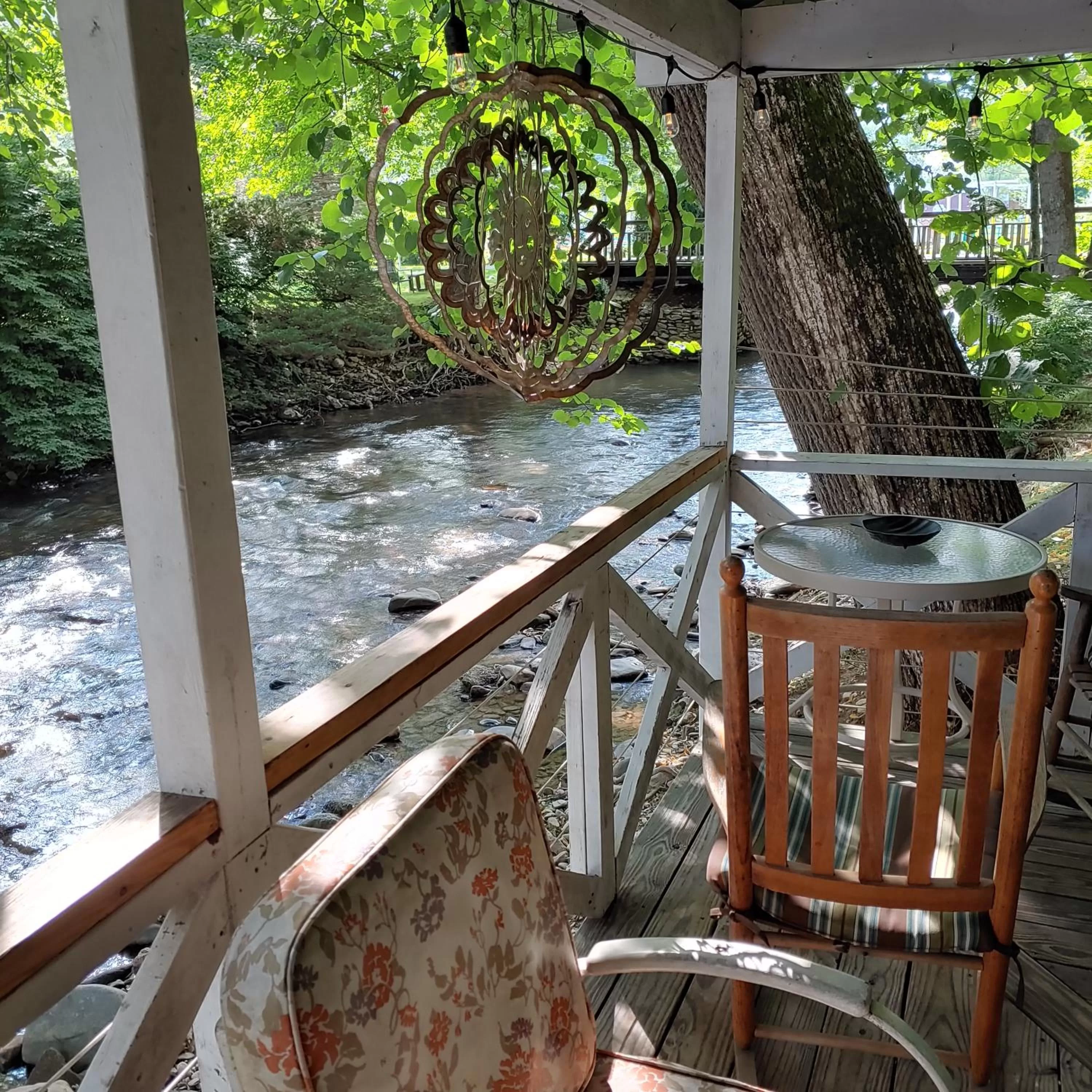 Property building in Rolling Brook Inn