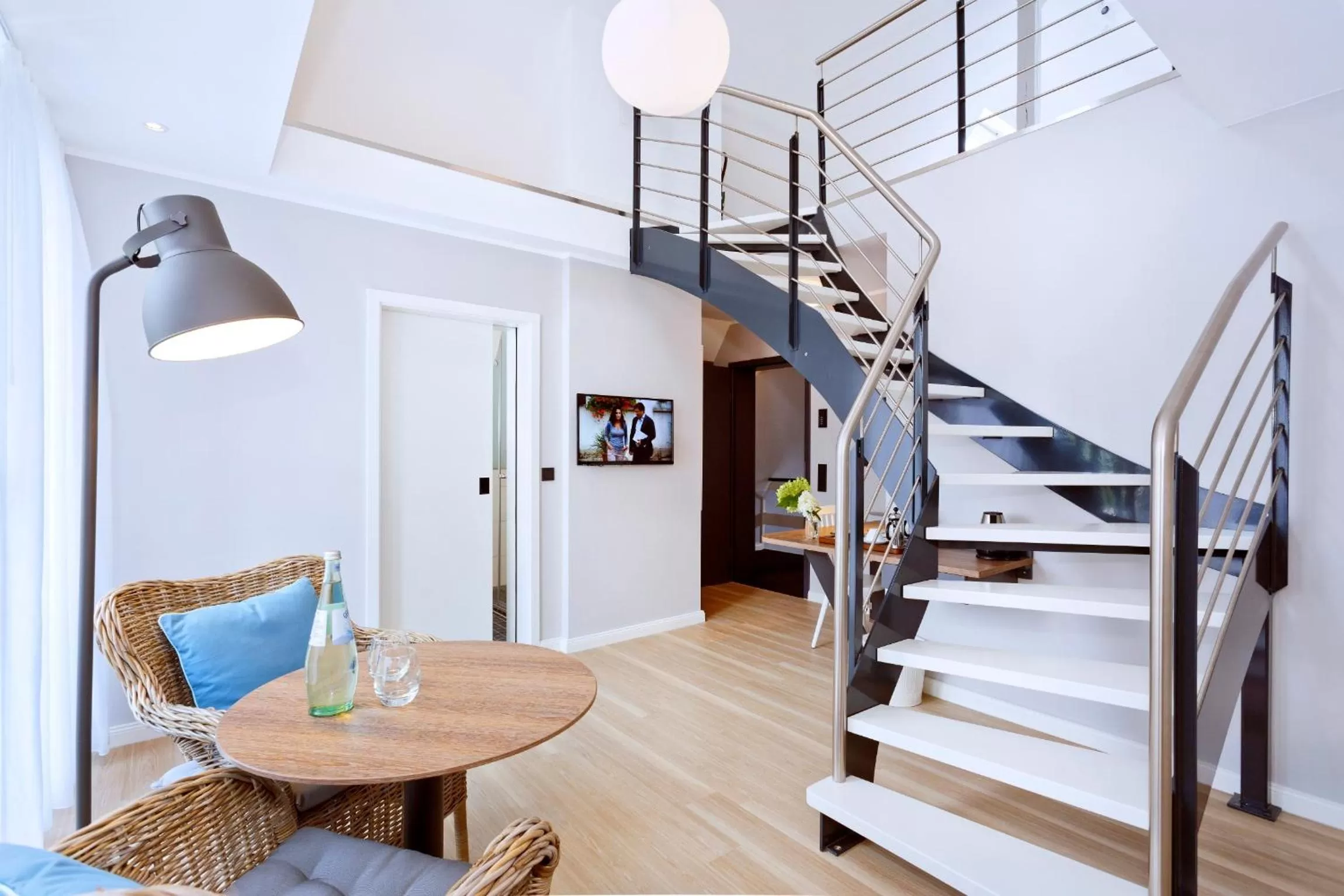 Deluxe Double Room with Shower in Logierhaus RheintorEins