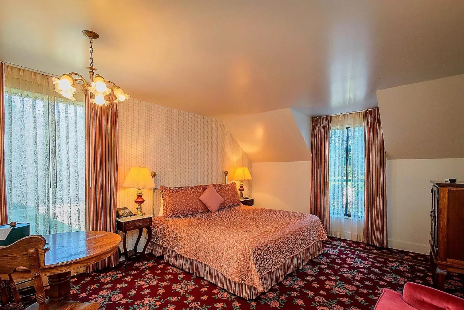 Bedroom, Bed in Hill House Inn