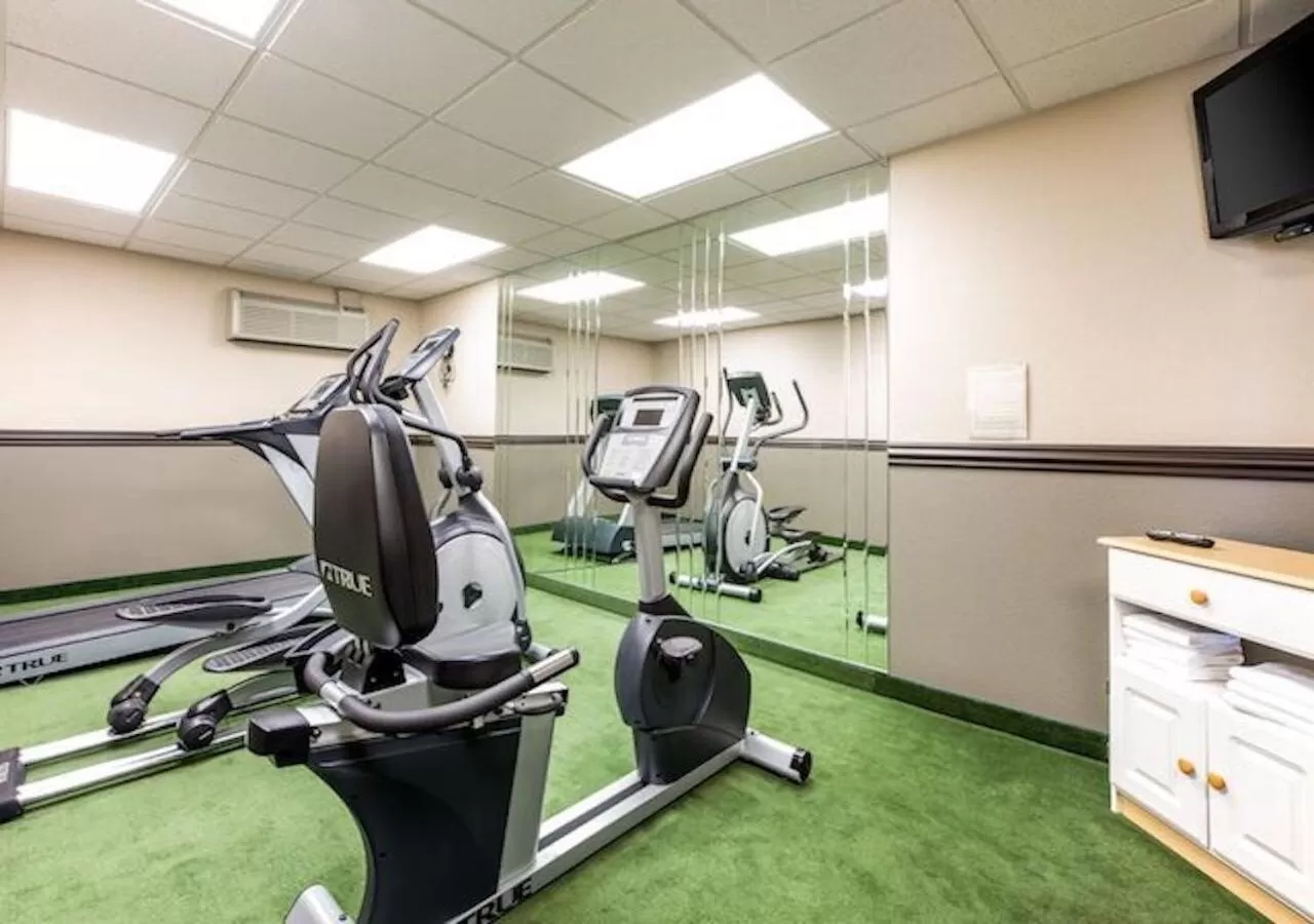 Fitness centre/facilities in Savannah House Hotel