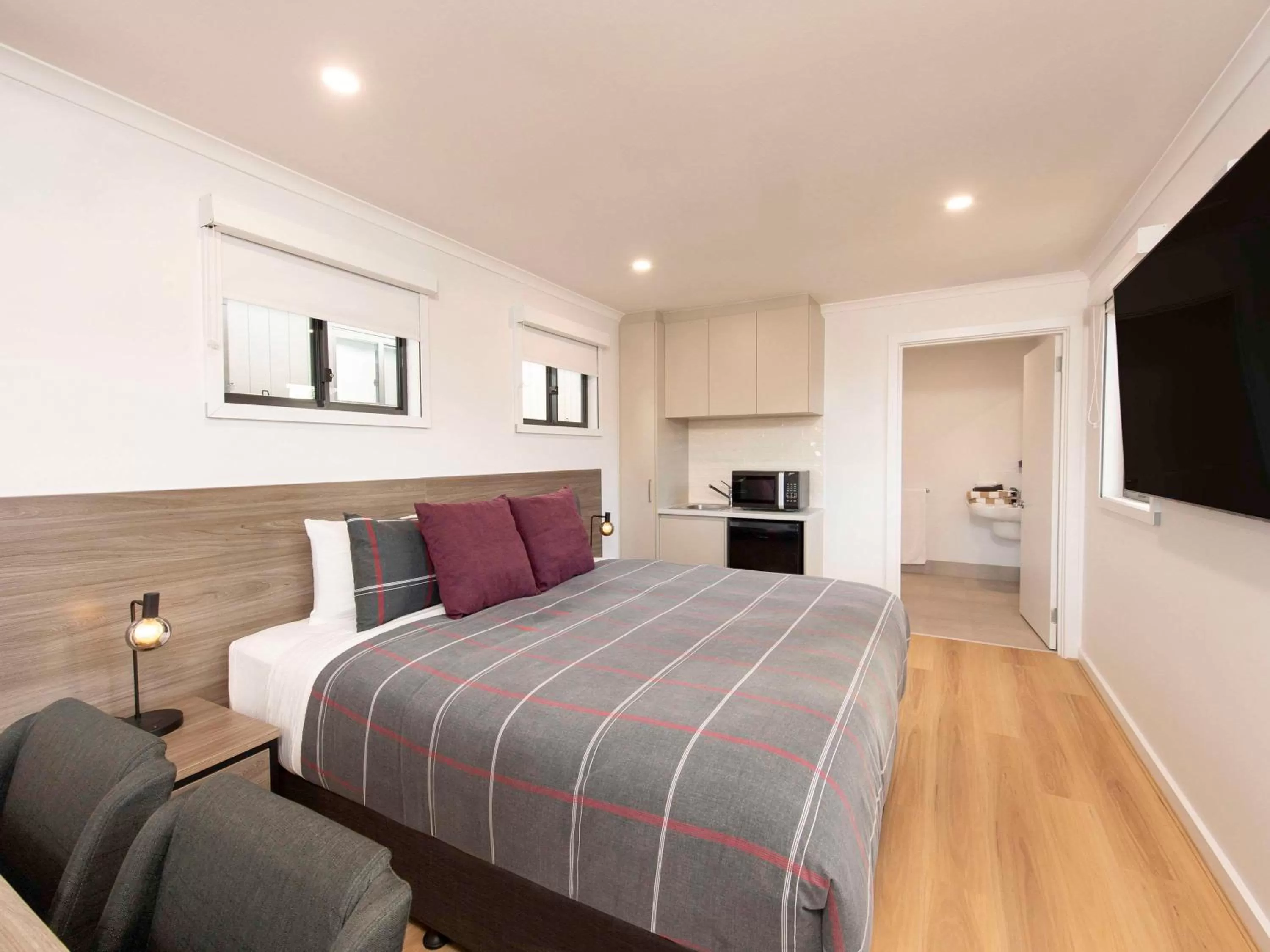 Bedroom, Bed in John Pirie Motor Inn