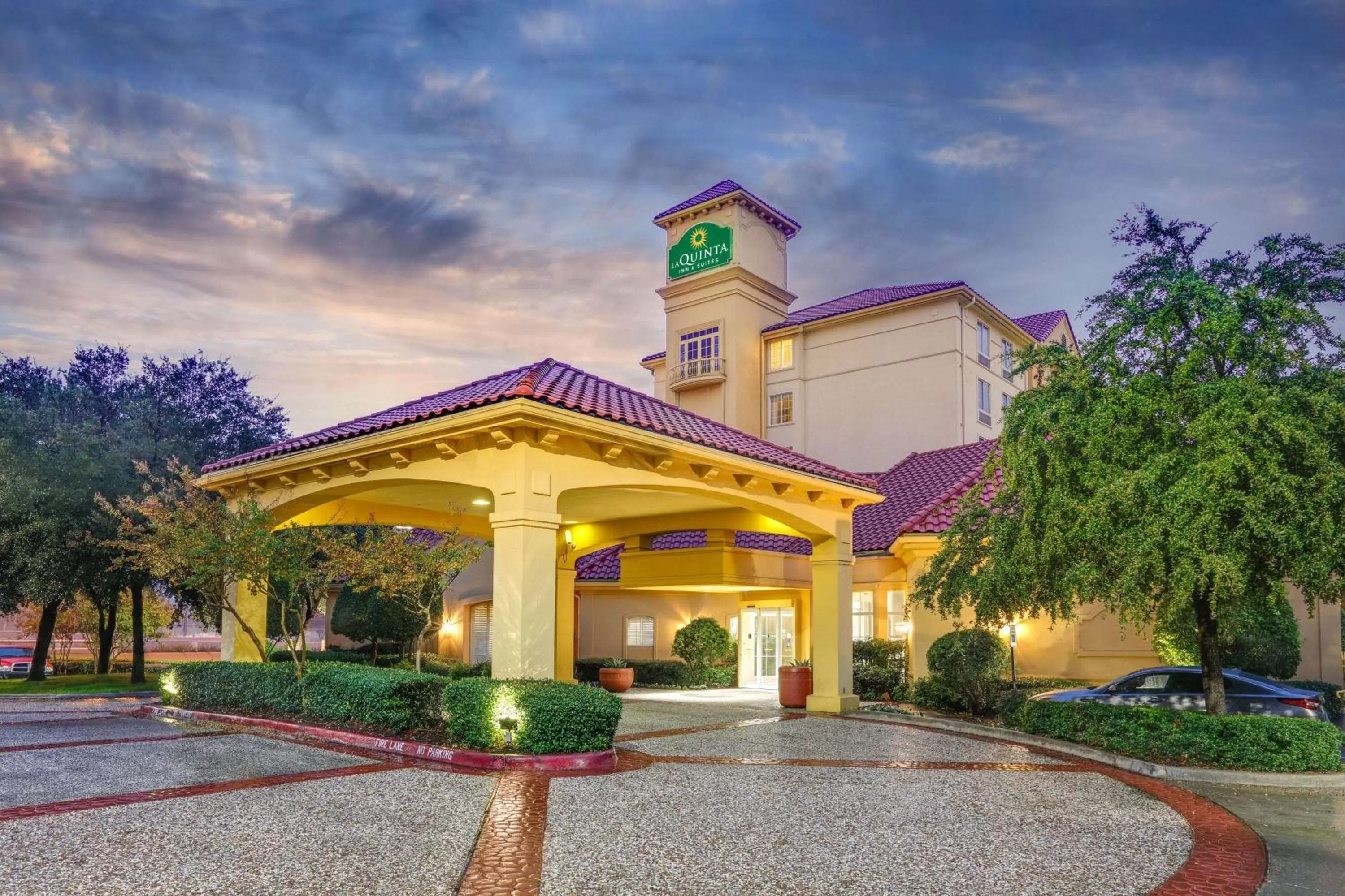 Property building in La Quinta by Wyndham Dallas North Central