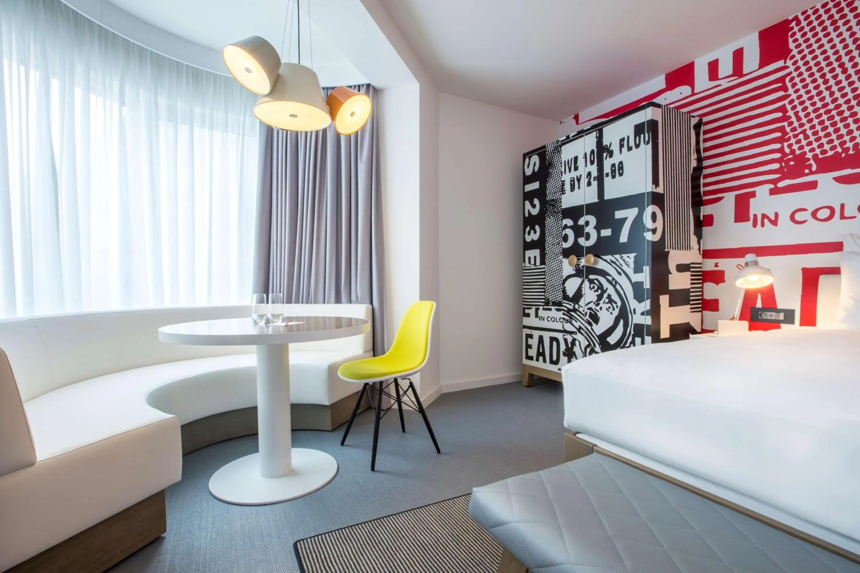 Photo of the whole room, Bed in Radisson RED Brussels