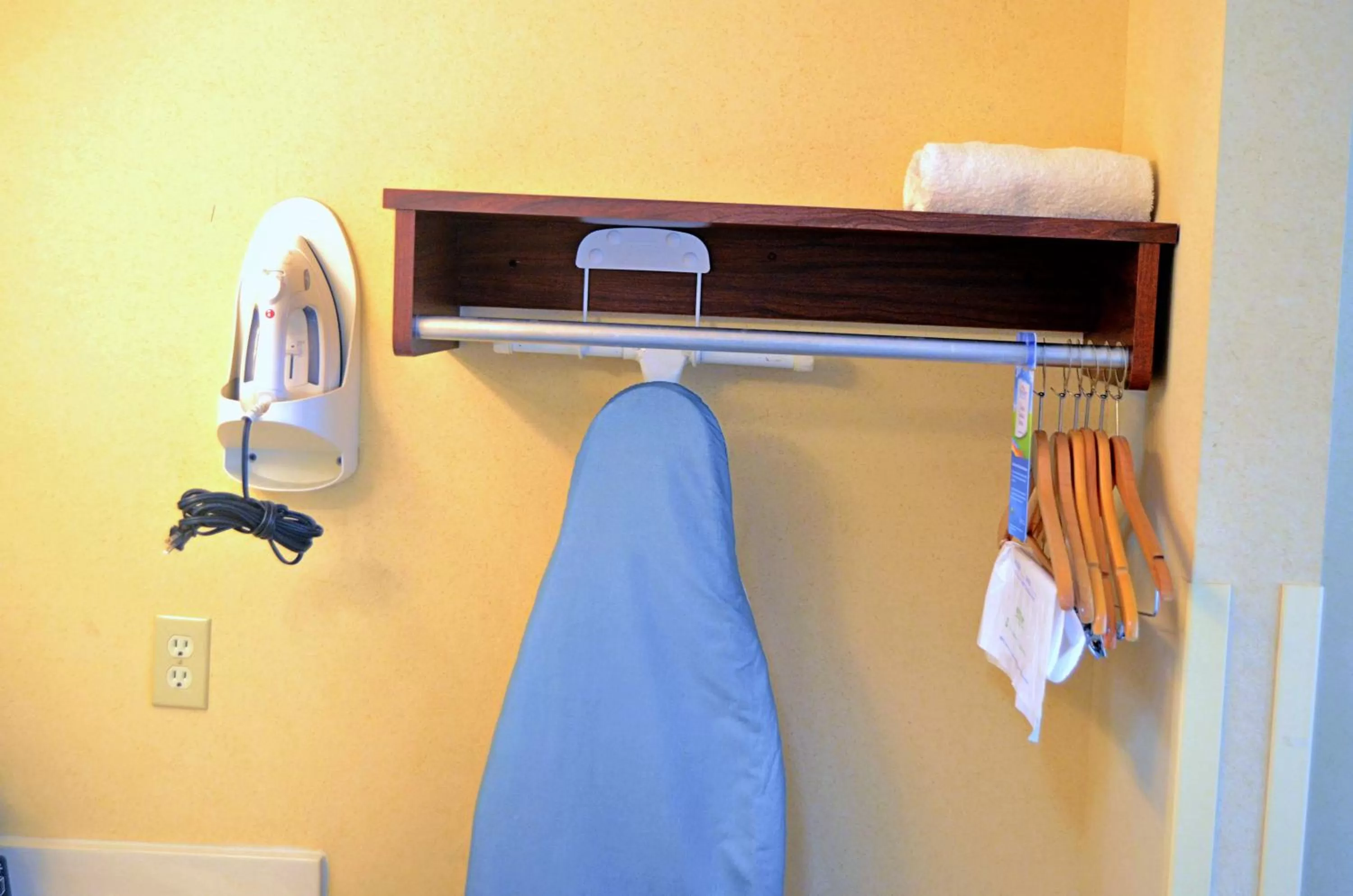 Area and facilities, Bed in Baymont by Wyndham Valdosta at Valdosta Mall