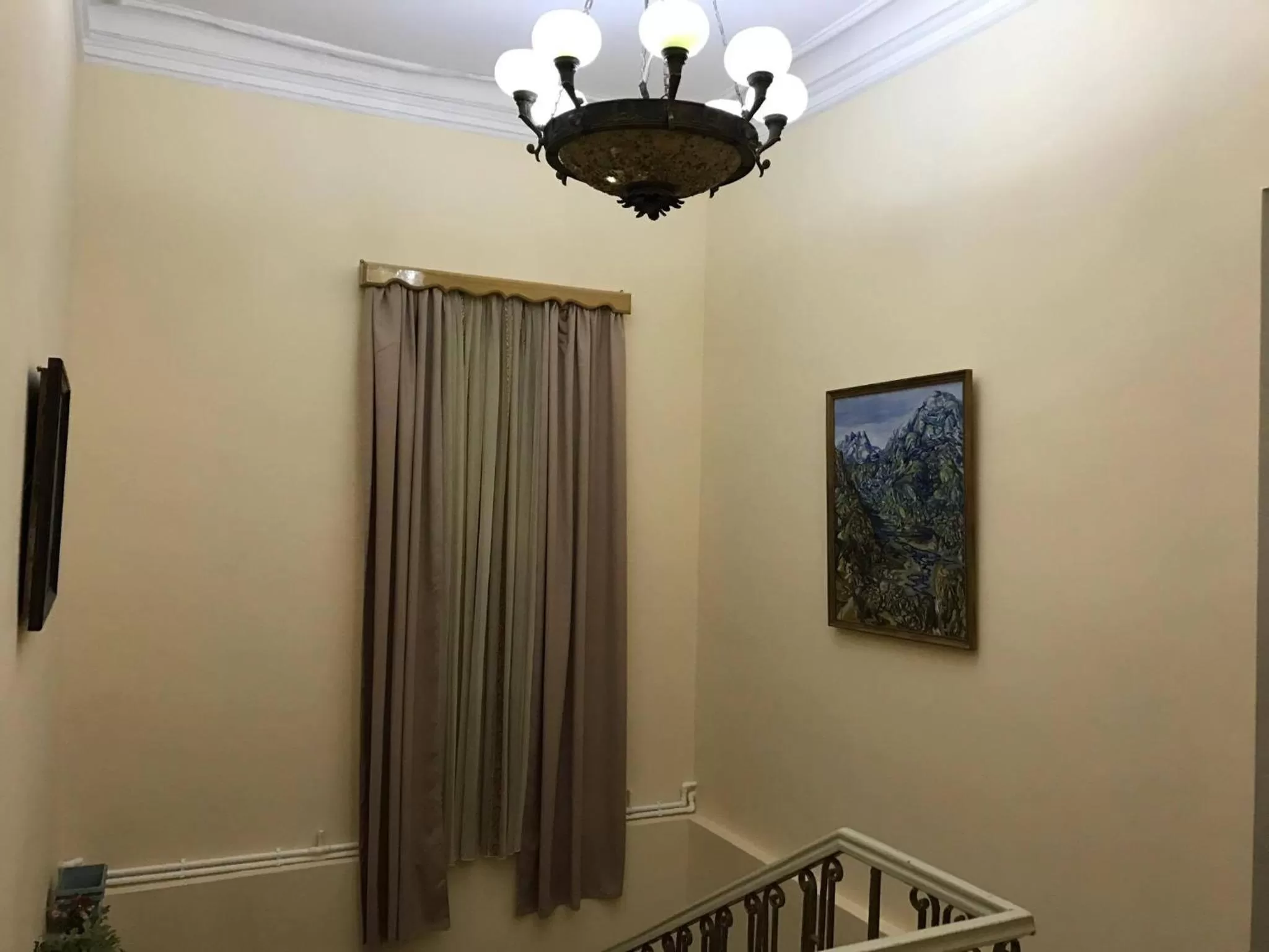 Facade/entrance, TV/Entertainment Center in House 1899