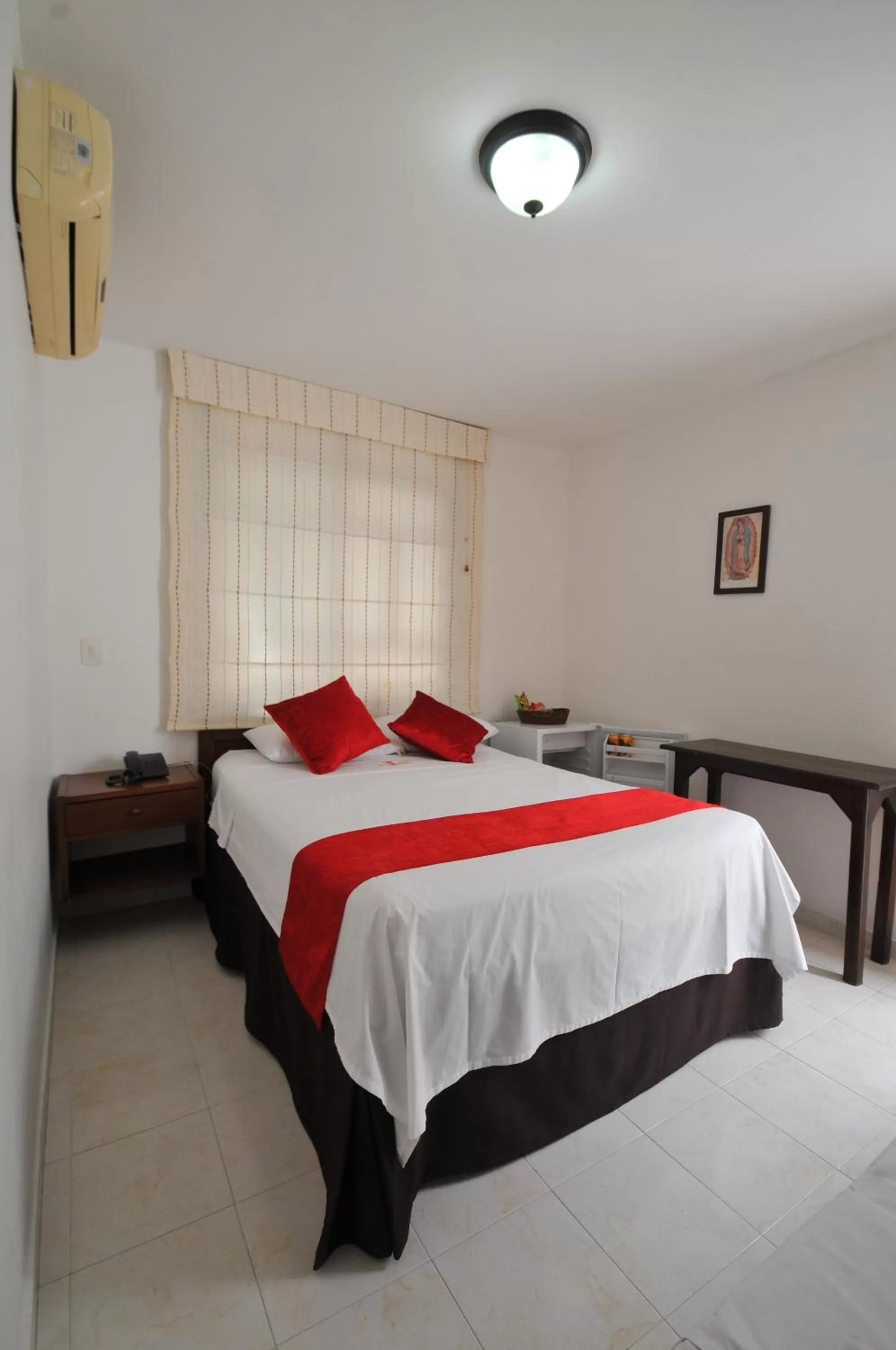 Staff, Bed in Hotel San Julian