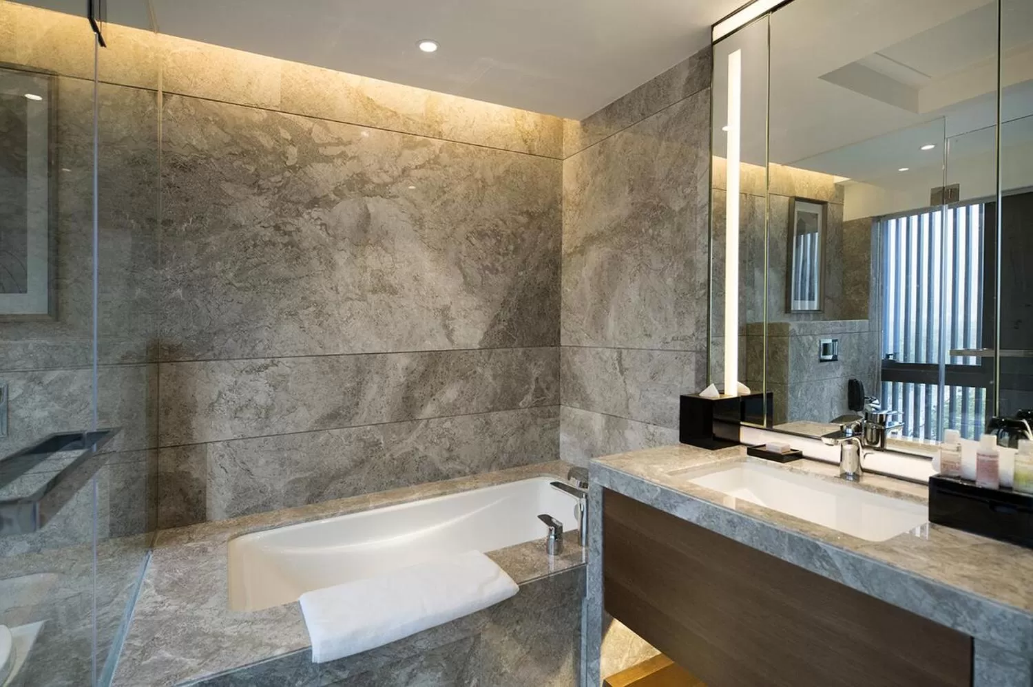 Bathroom in Fraser Suites Shenzhen