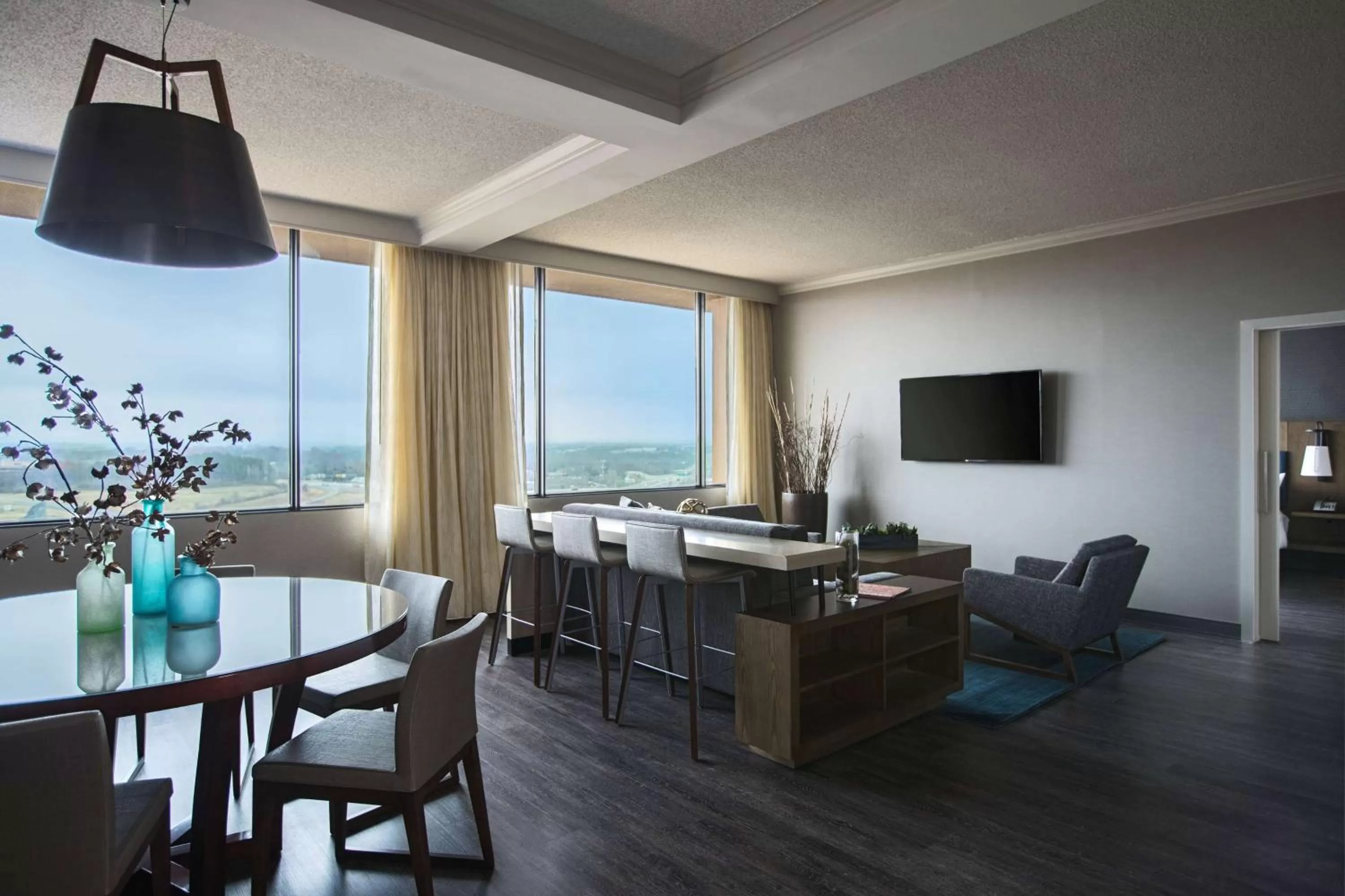 Photo of the whole room in Sonesta Nashville Airport