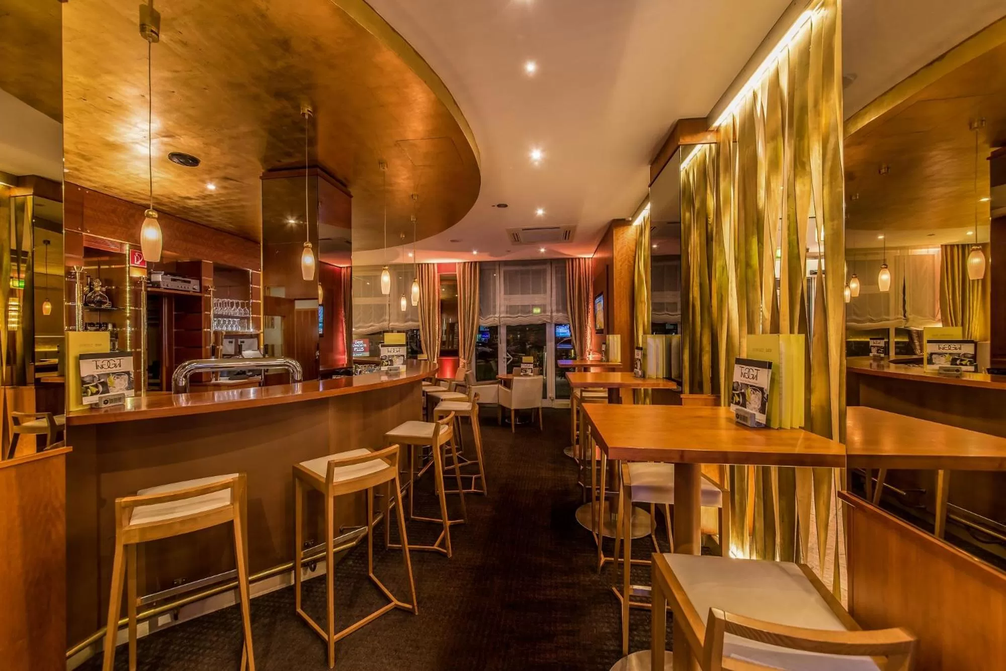 Lounge or bar in Best Western Plus Delta Park Hotel