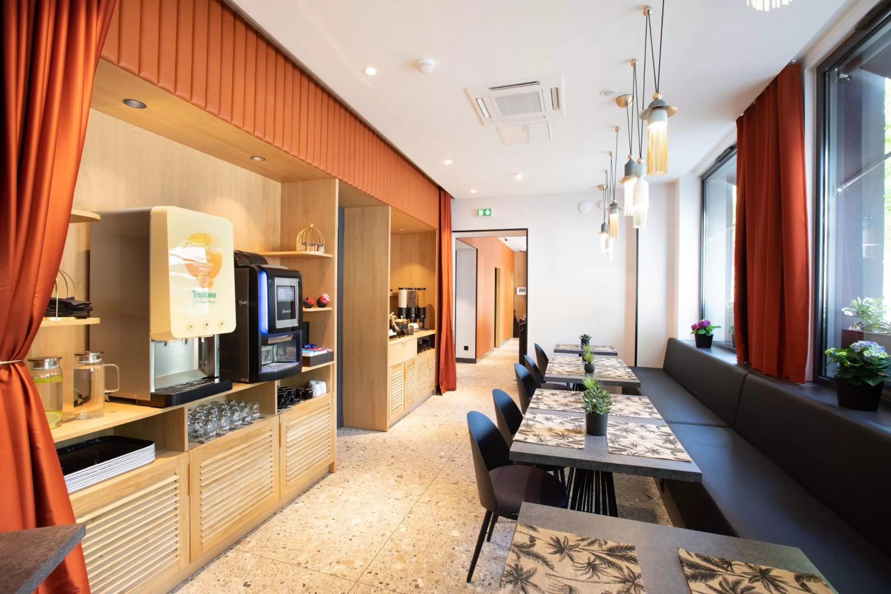 Living room in Hôtel Prince Albert Gare de Lyon