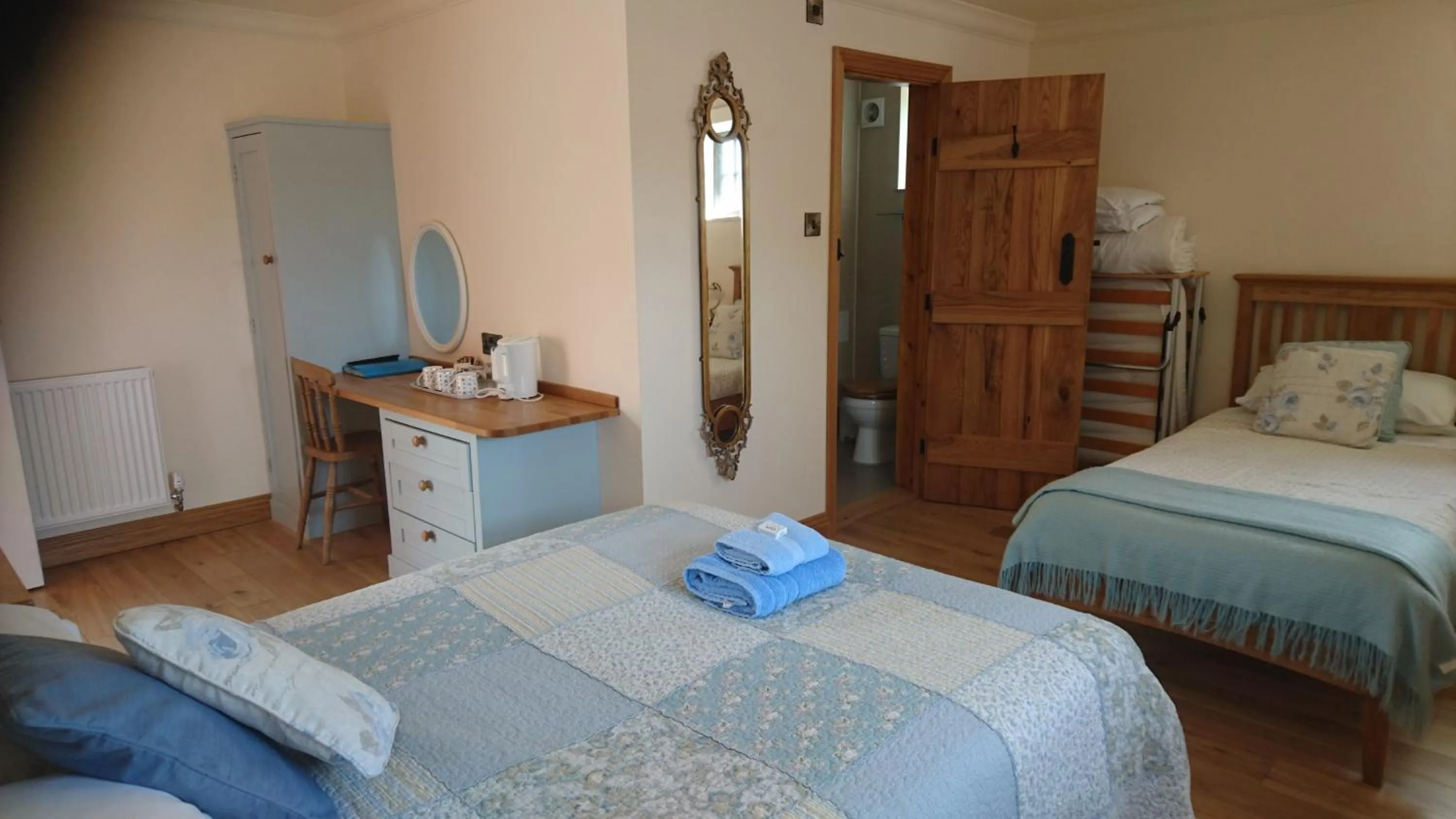 Photo of the whole room, Bed in Church Farm Accommodation