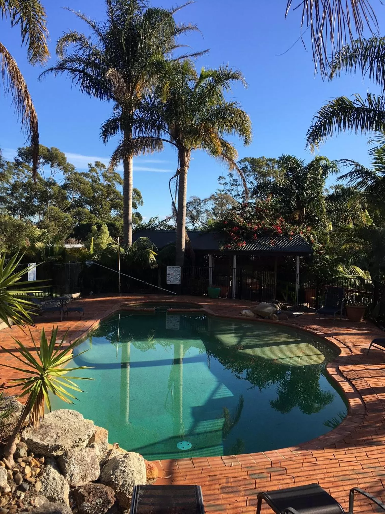 Pool view in Fairway Motor Inn