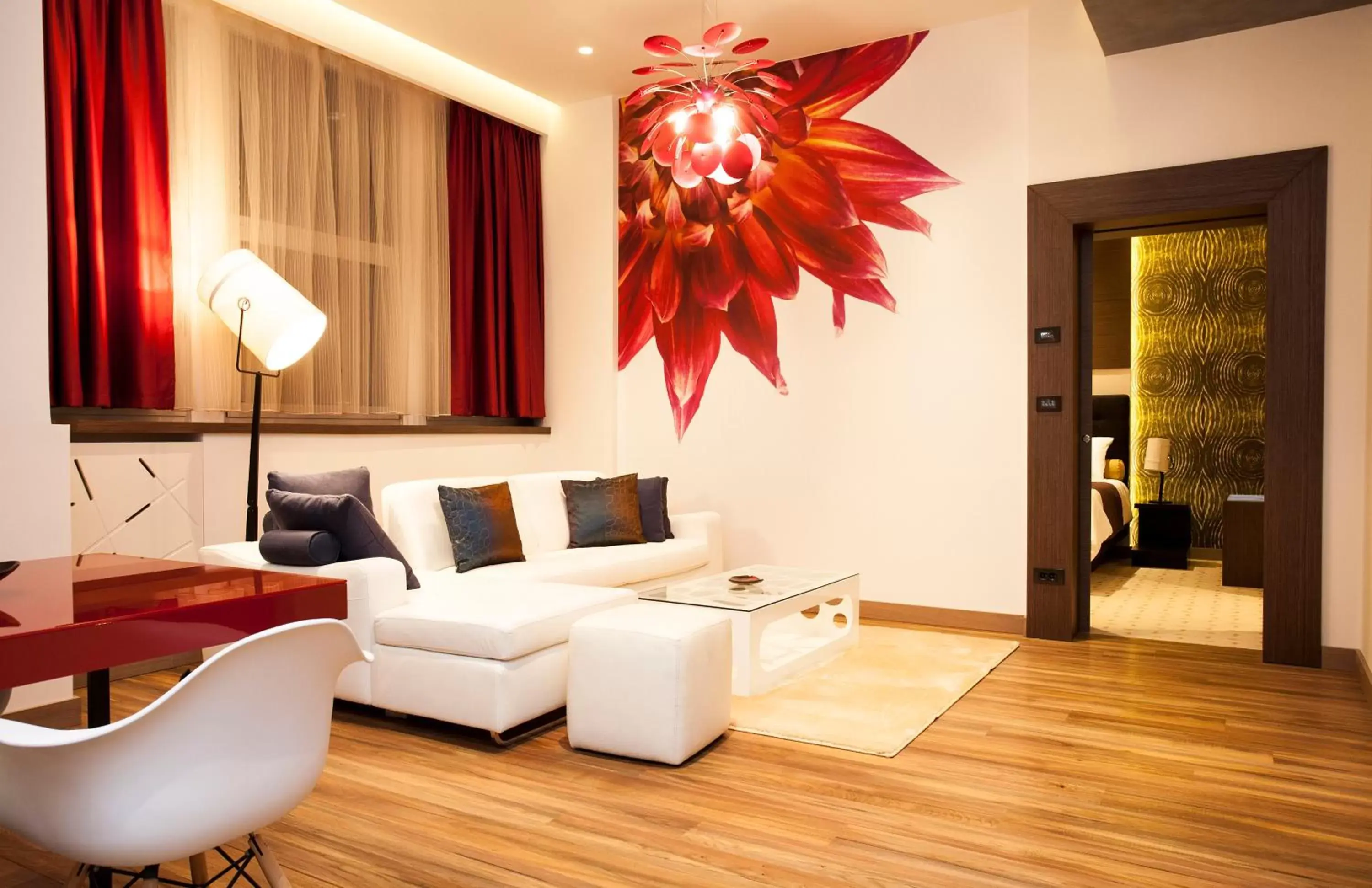 Suite with Hot Tub and Sauna - Free Parking in Atera Business Suites Suite with Hot Tub and Sauna - Free Parking in Atera Business Suites