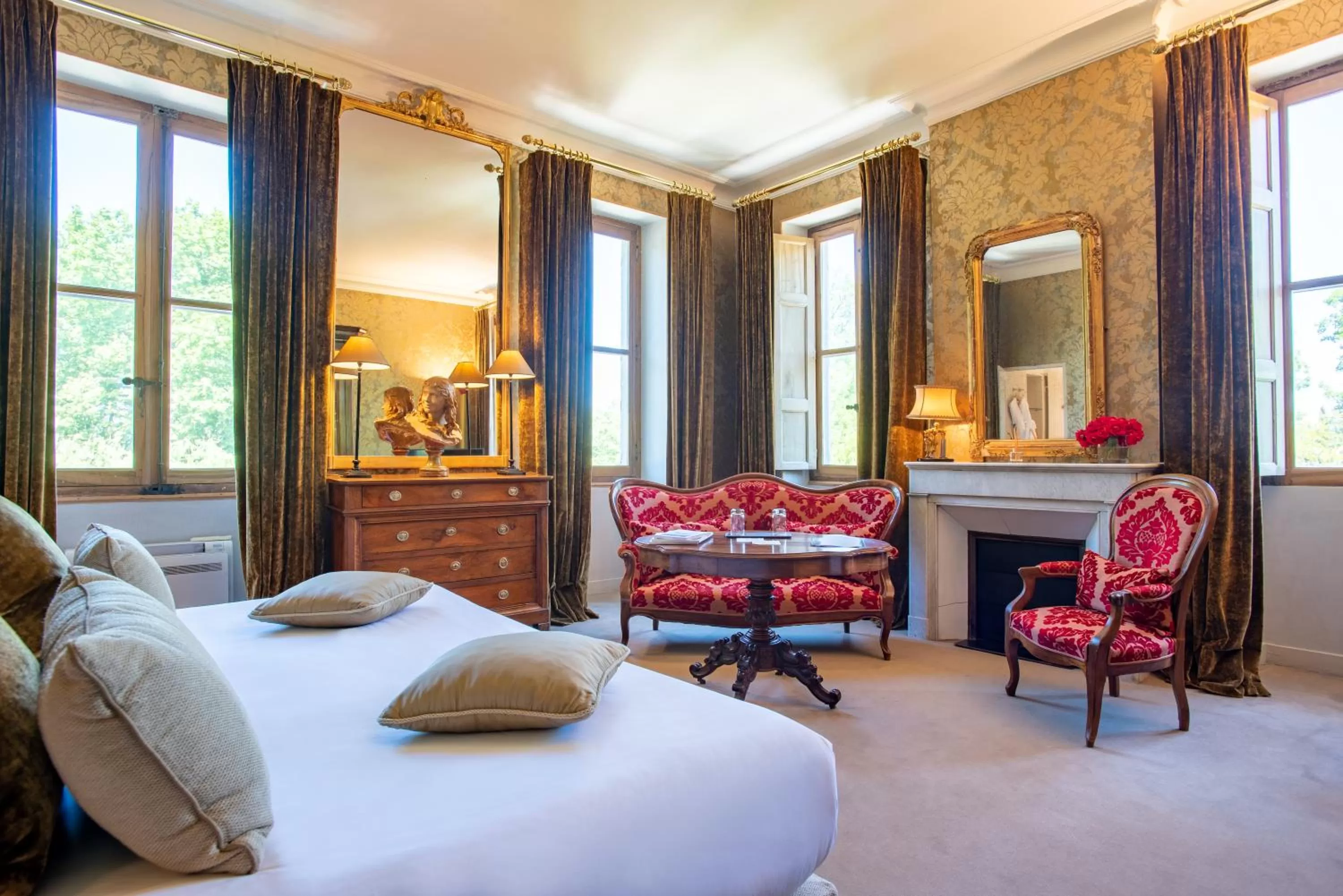 Bed in Hotel Château Des Alpilles