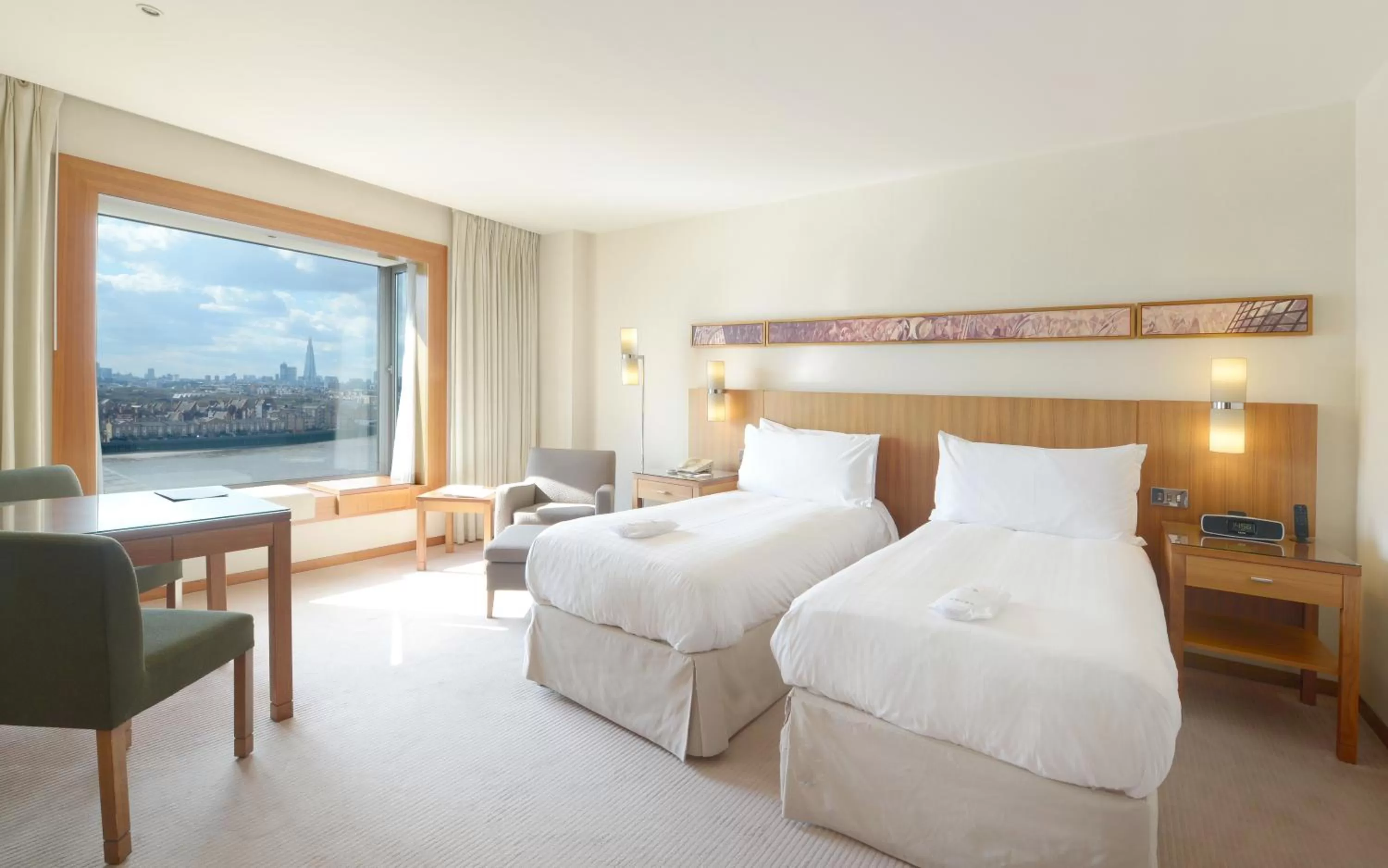 Property building, Bed in Canary Riverside Plaza Hotel