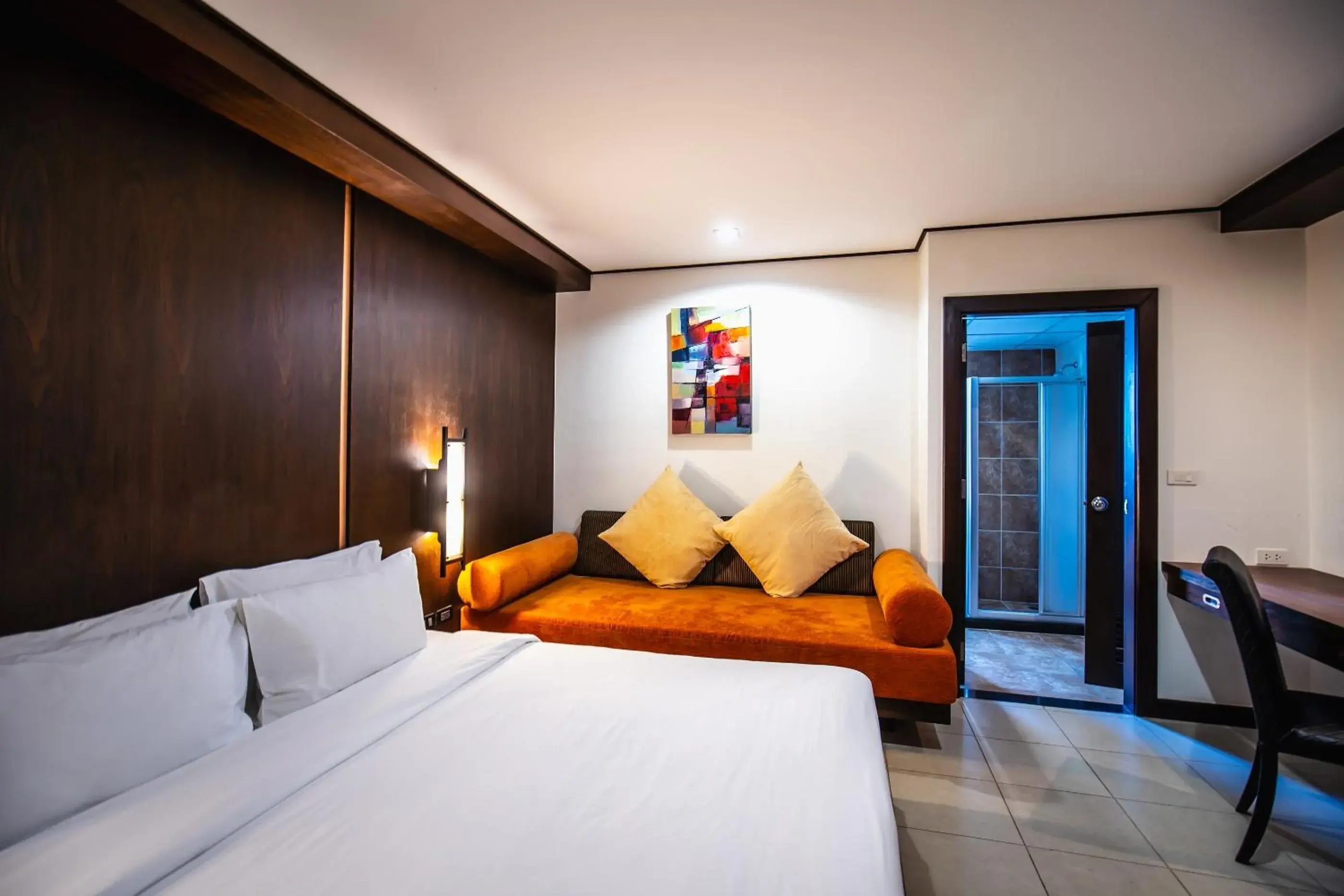 One-Bedroom Suite with Sea View in Ratana Hotel Chalong One-Bedroom Suite with Sea View in Ratana Hotel Chalong