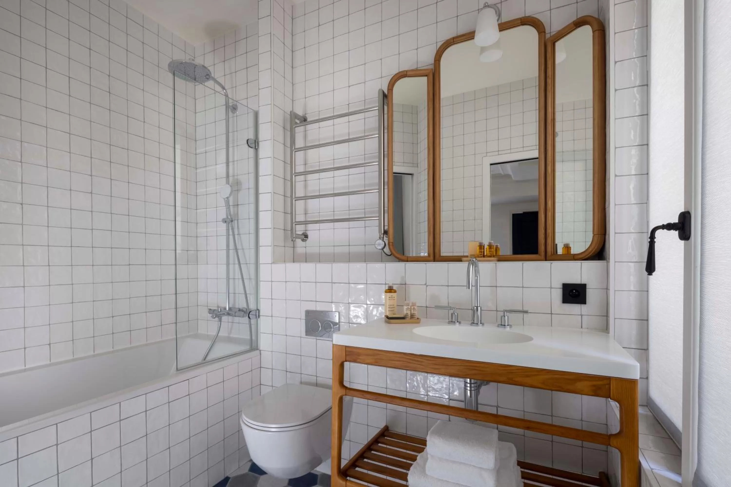 Bathroom in Hotel Louvre Montana